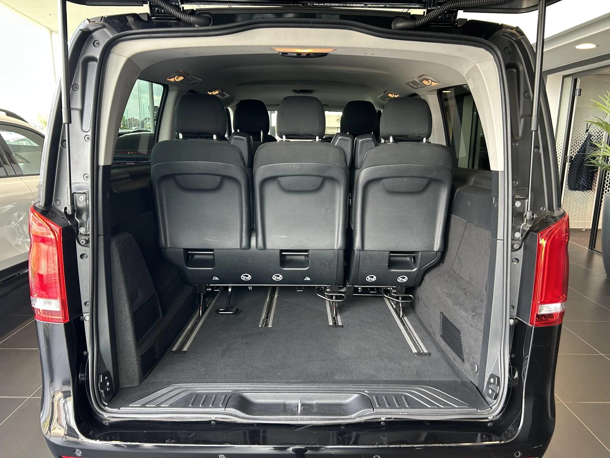 Mercedes-Benz-V-Klasse-image-12