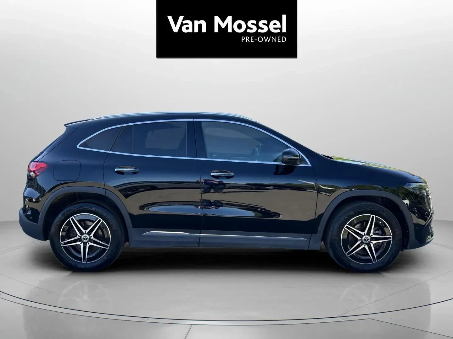 Mercedes-Benz-EQA-image-3
