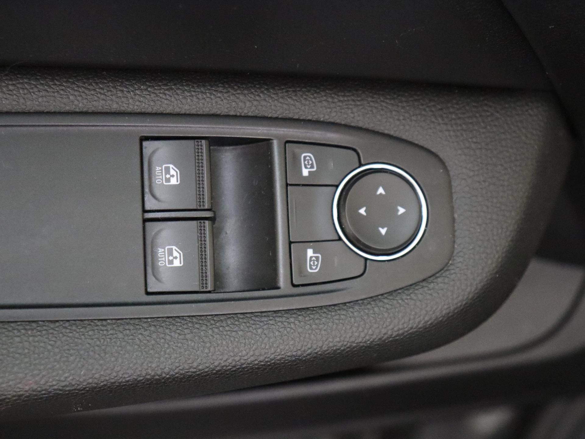 Renault-Clio-image-25