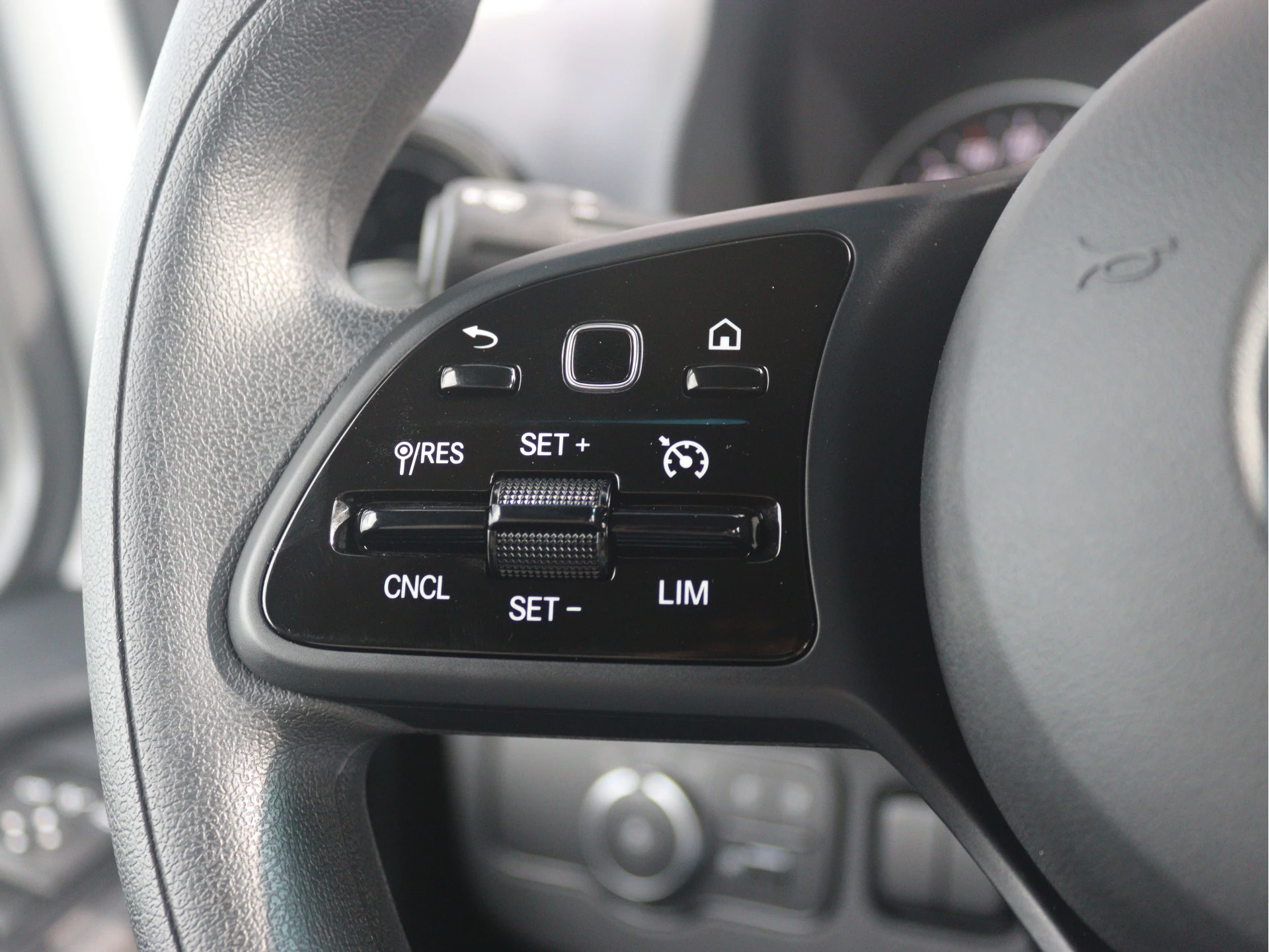 Mercedes-Benz-Sprinter-image-8