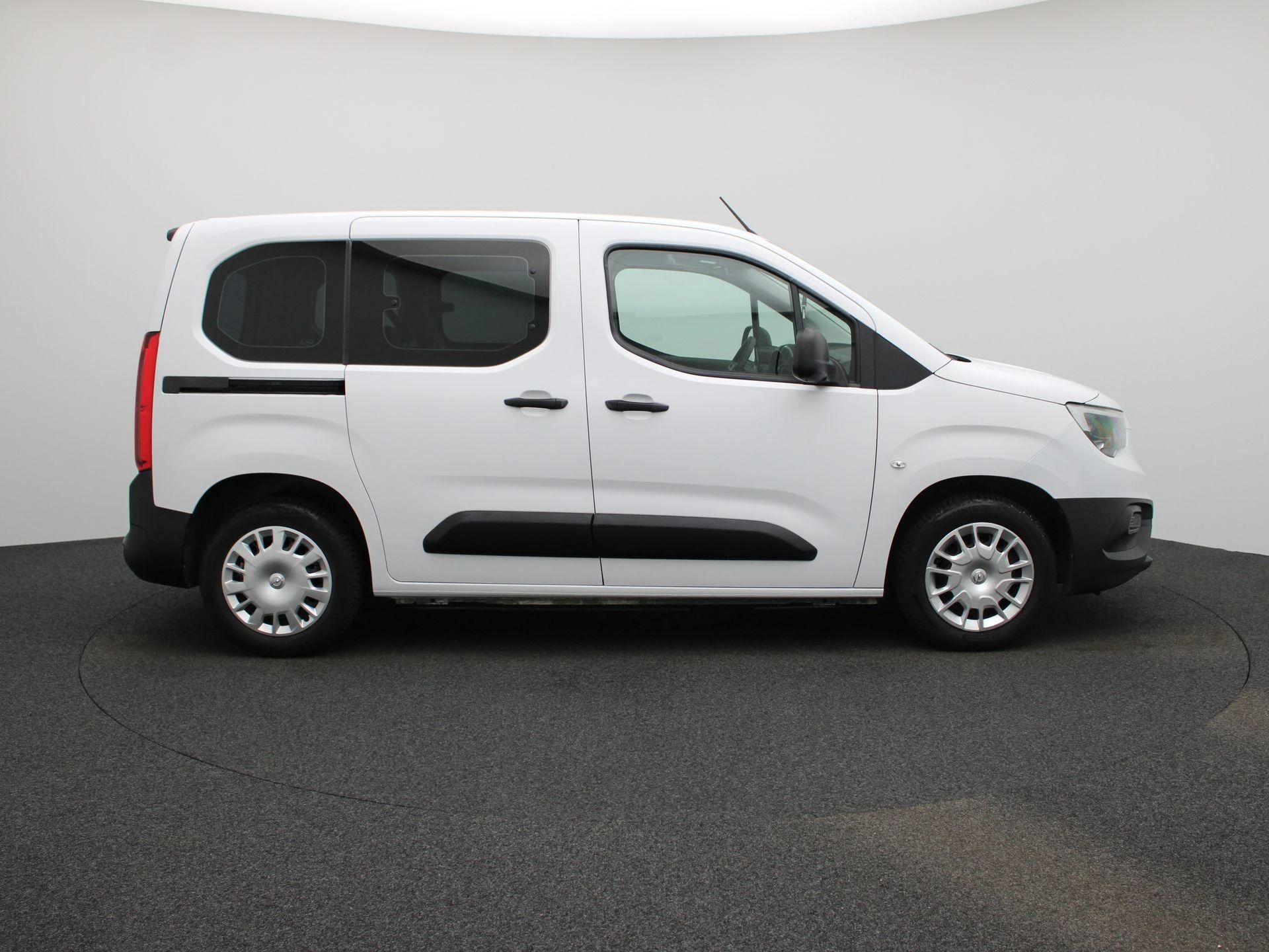 Opel-Combo Life-image-6
