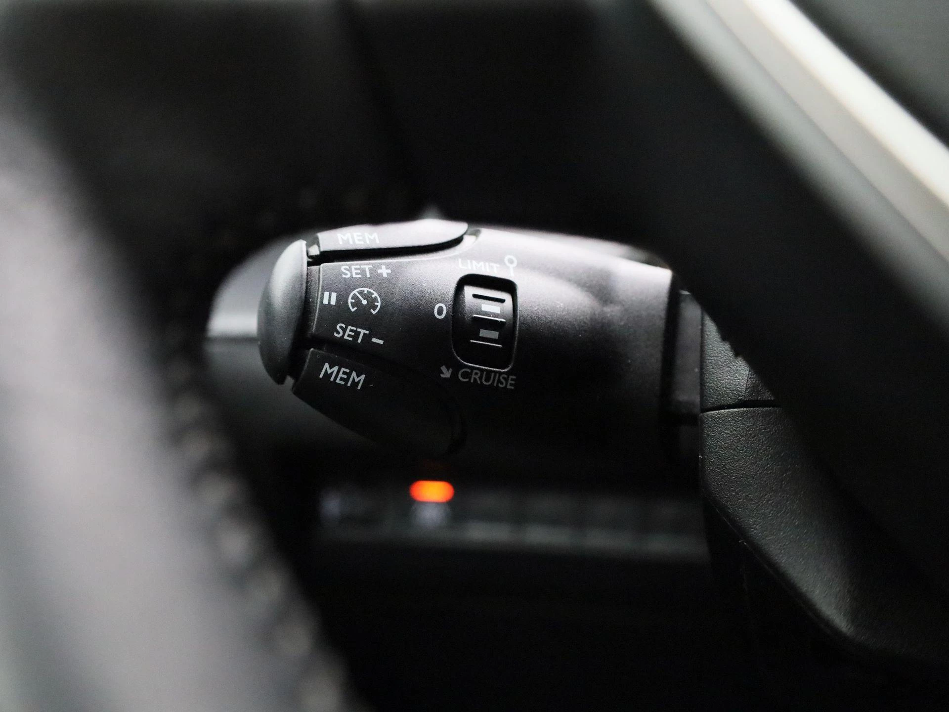 Peugeot-208-image-18