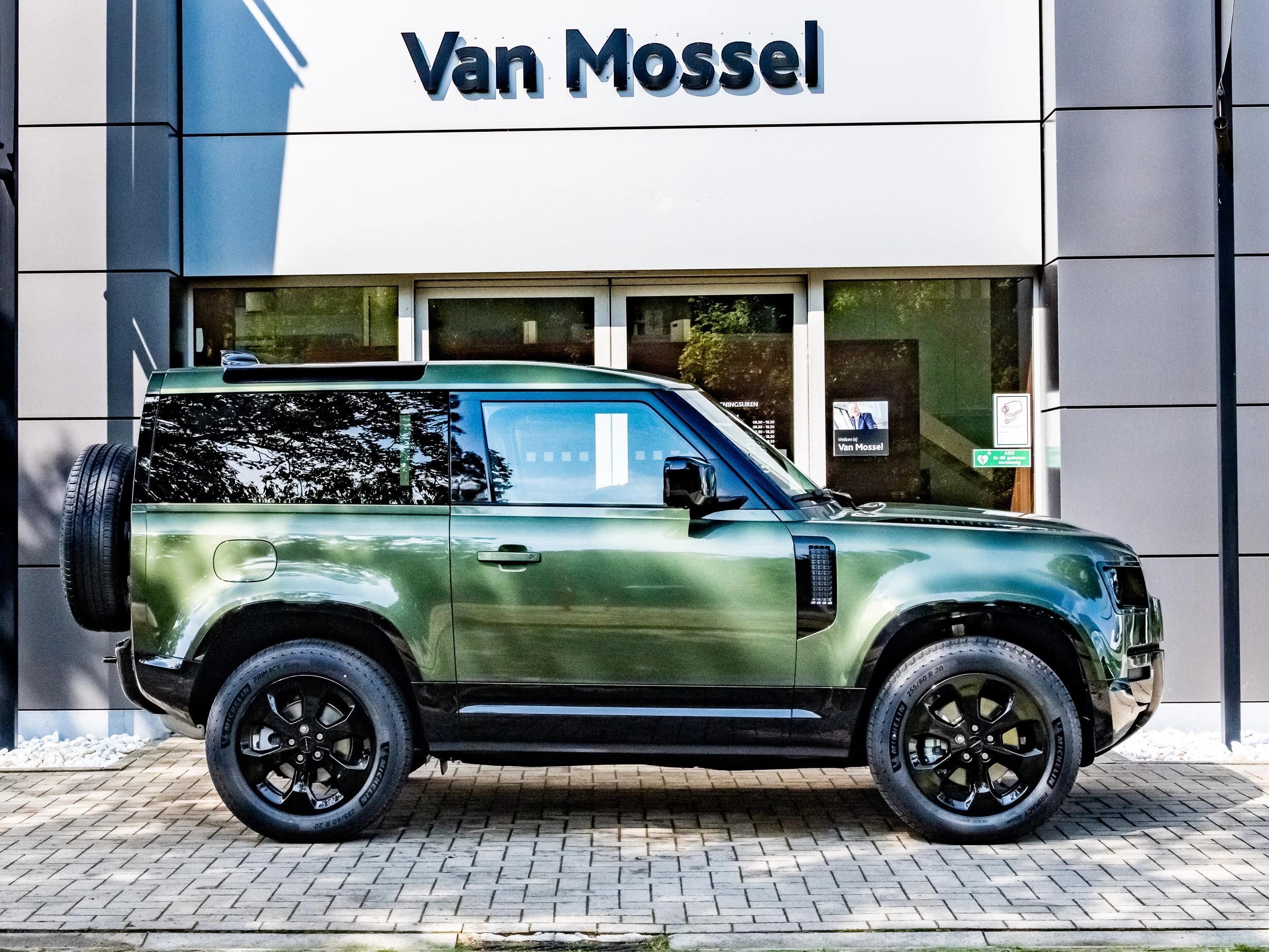 Land Rover-Defender-image-5
