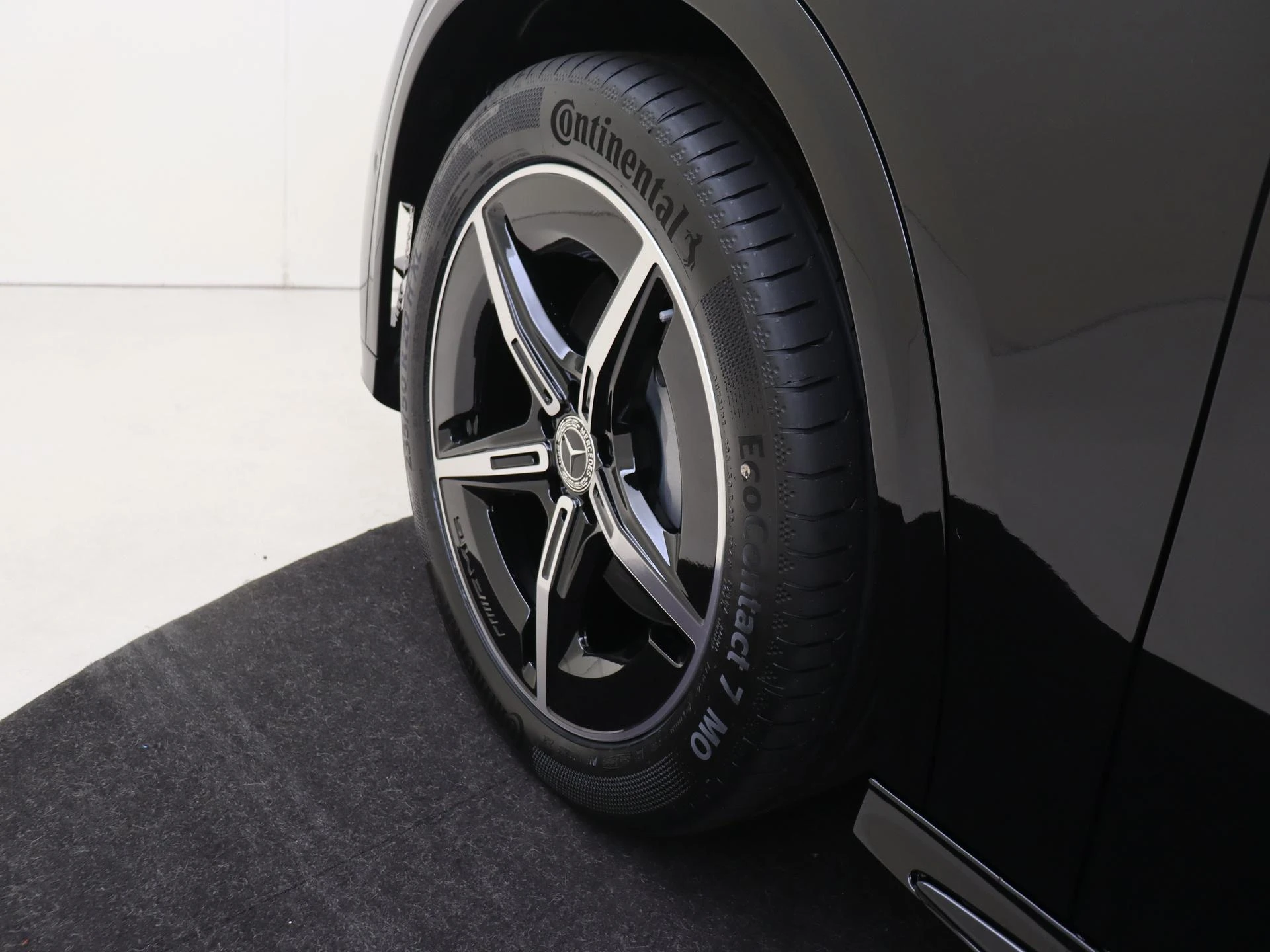 Mercedes-Benz-GLC-image-27