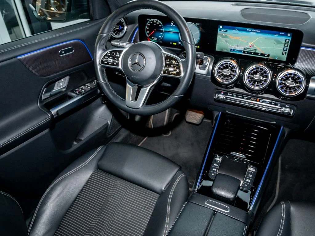 Mercedes-Benz-EQB 250-image-9