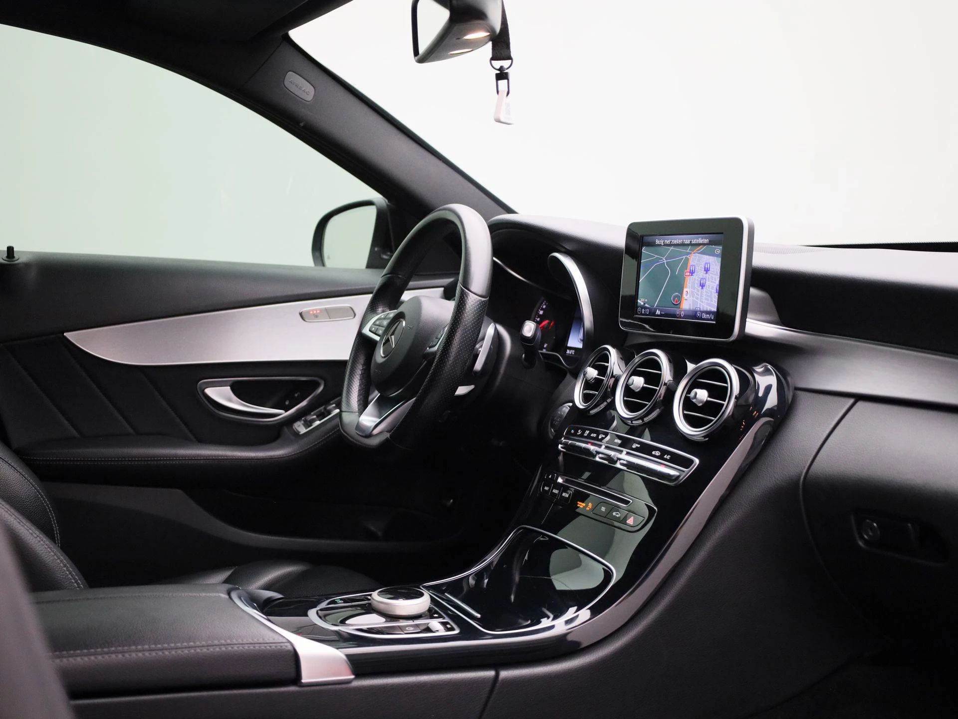Mercedes-Benz-C-Klasse-image-36