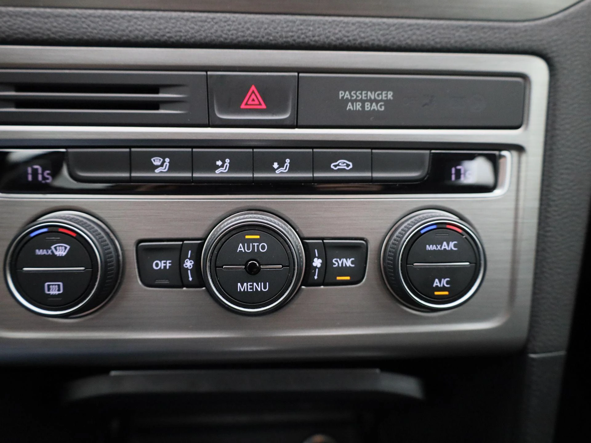 Volkswagen-Golf Sportsvan-image-19