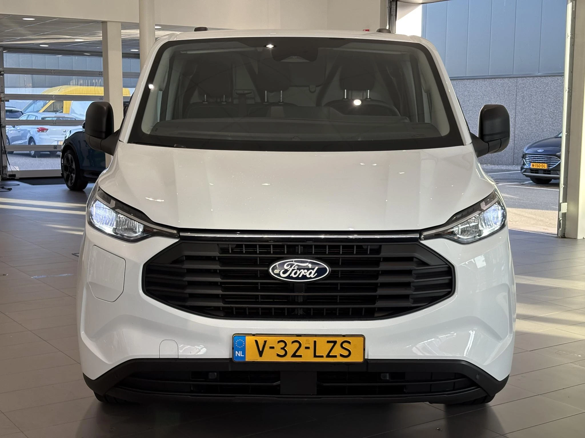Ford-Transit Custom-image-1