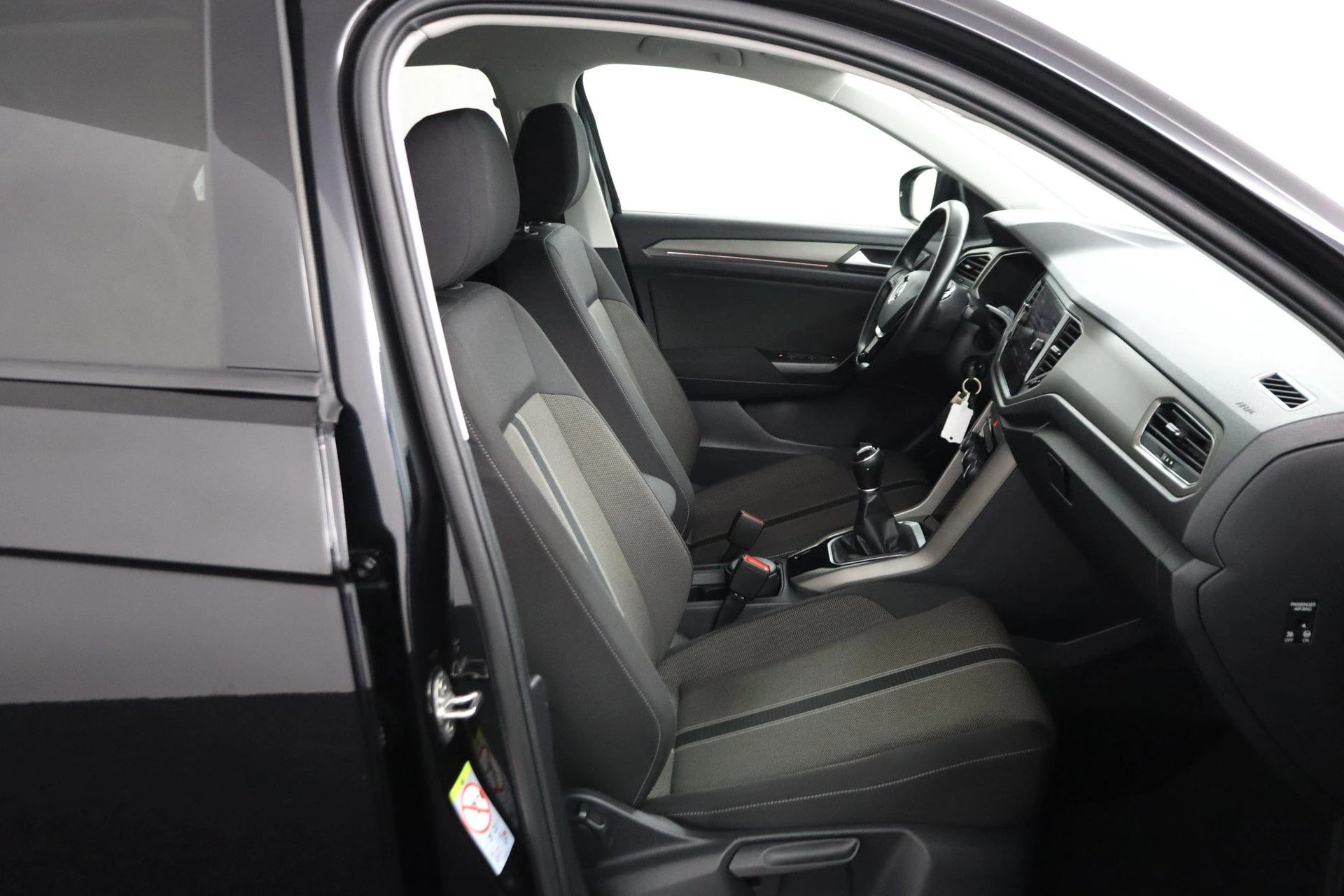 Volkswagen-T-Roc-image-18