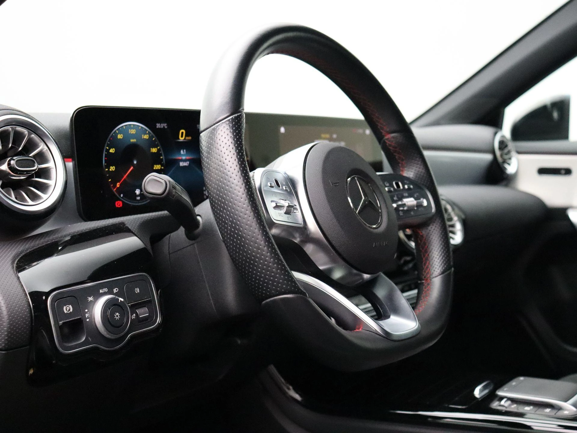 Mercedes-Benz-A-Klasse-image-10