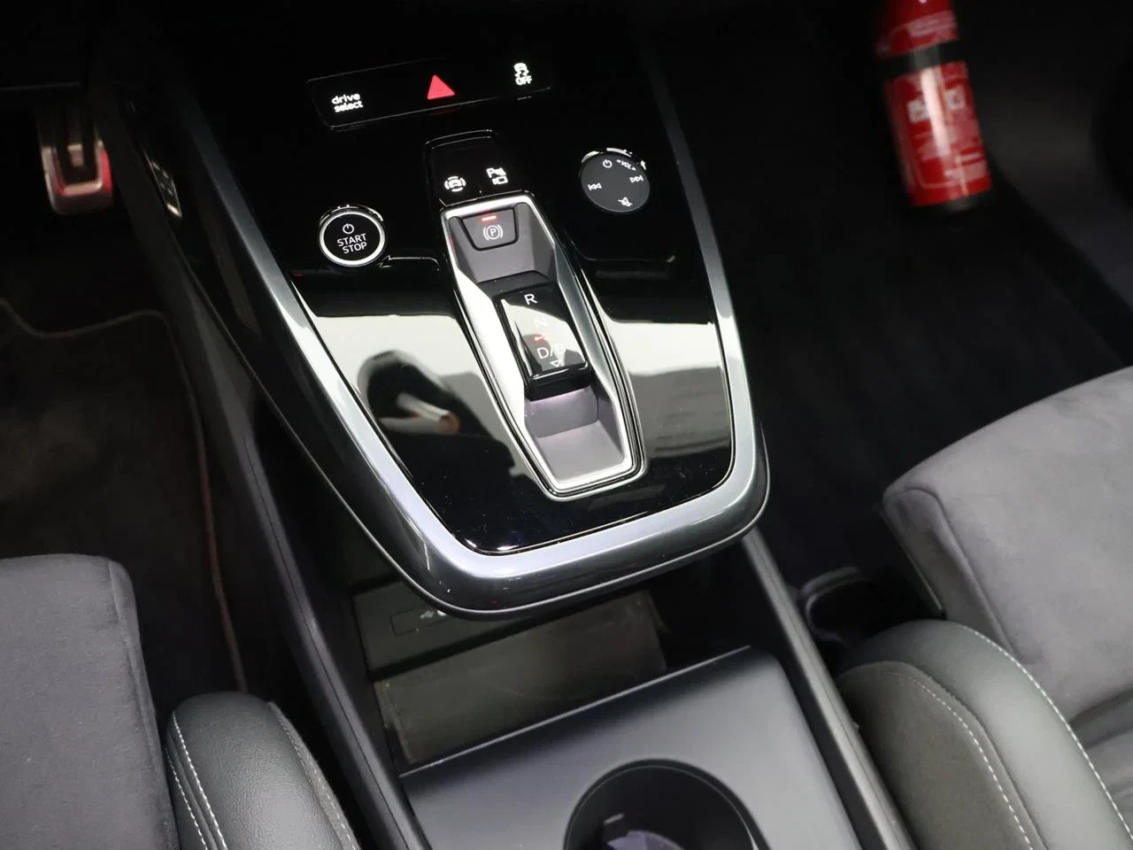 Audi Q4 e-tron Audi Q4 3X-S line 45e-tron QUATTRO 265PK *AUTOMAAT*PANODAK*LEDER*ALCANTARA*CAMERA*ACC*PDC*NAVI*APP-CONNECT*...*