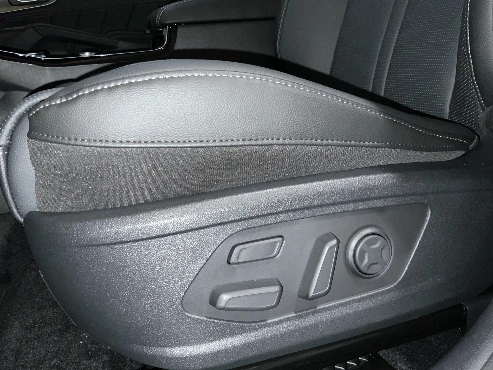 Kia Sorento Plug & Ride 1.6 T-GDI Plug-in H AWD Auto Sports Utility Vehicle. 185 kW. 5-türig