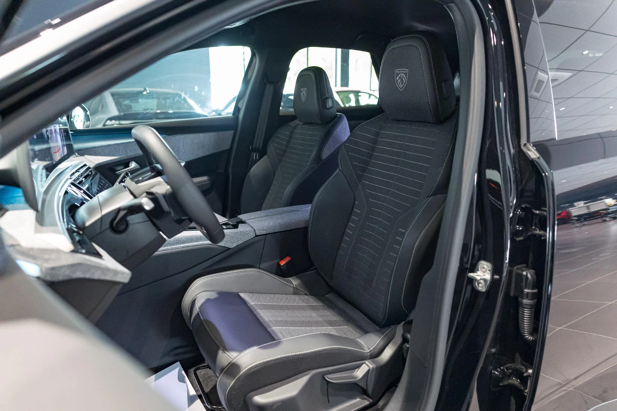 Peugeot 3008 1.2 HYBRID 145 e-DSC6 GT