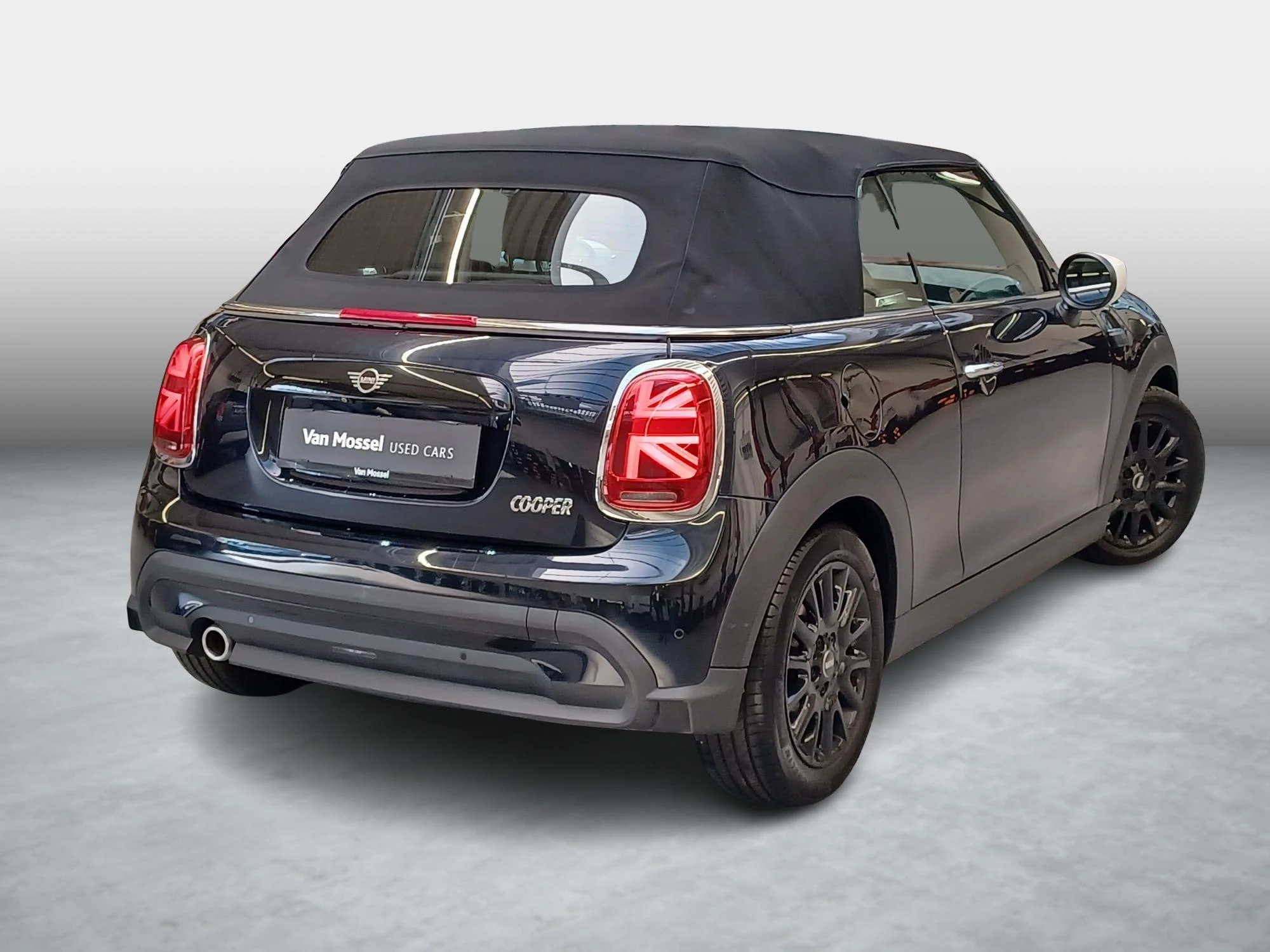 MINI-Cooper Cabrio-image-7