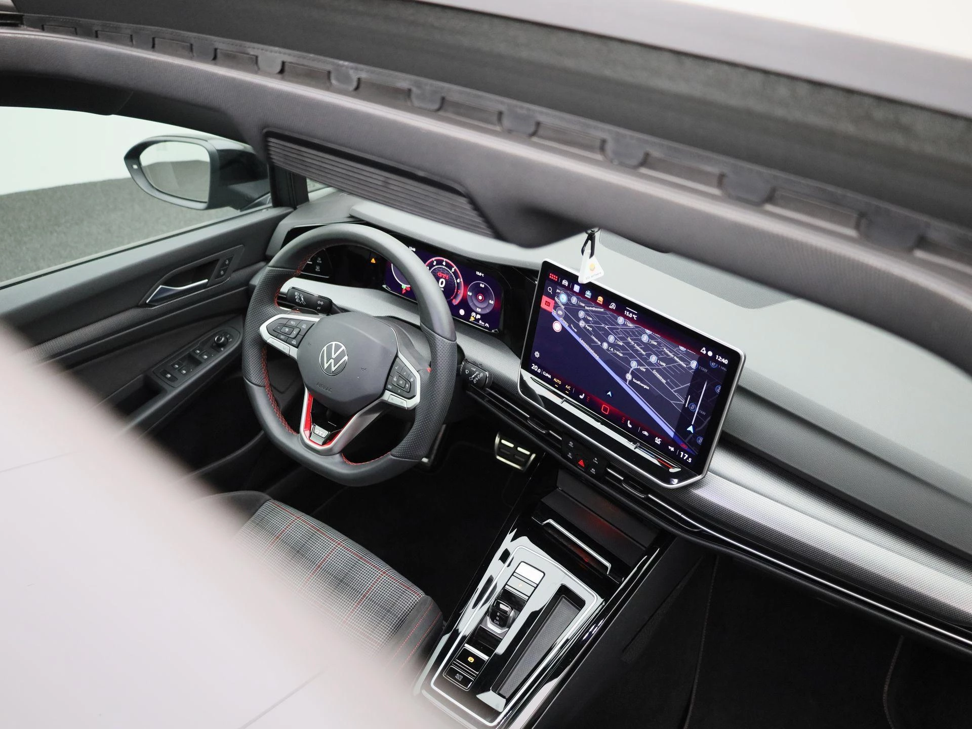 Volkswagen-Golf-image-39