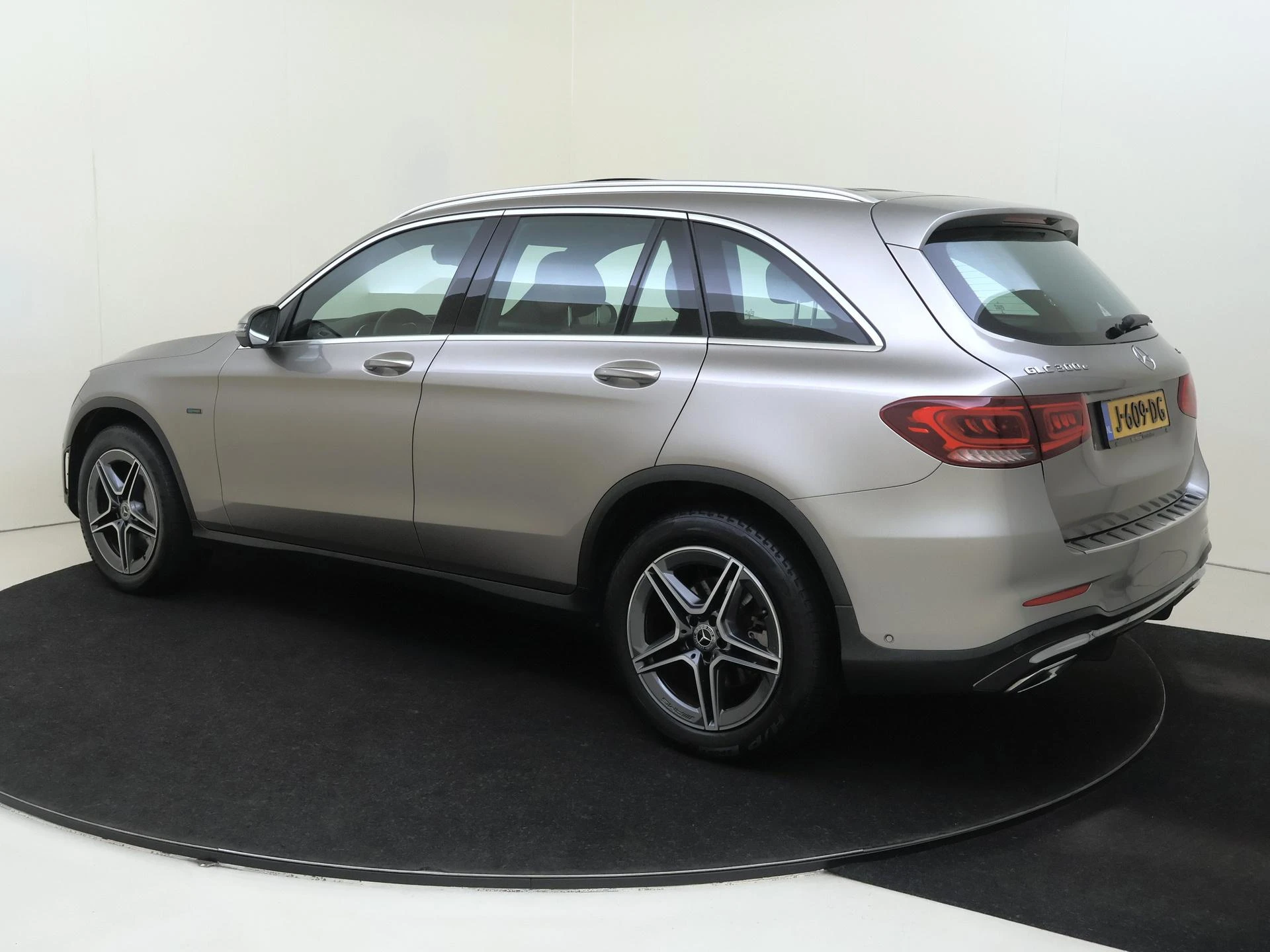 Mercedes-Benz GLC 300e 4MATIC Premium Plus