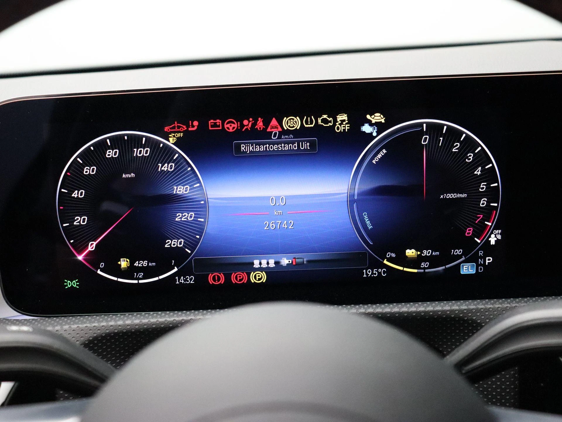 Mercedes-Benz-CLA-image-12