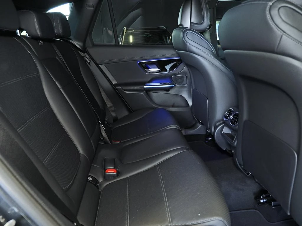 Mercedes-Benz-GLC 200 d-image-14