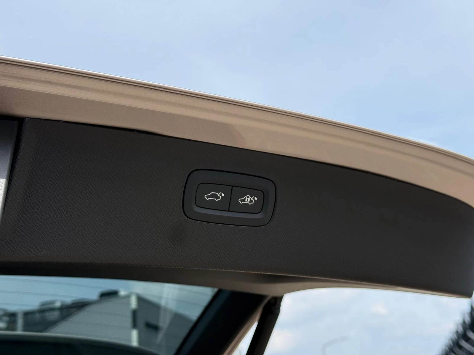 Volvo-XC90-image-12
