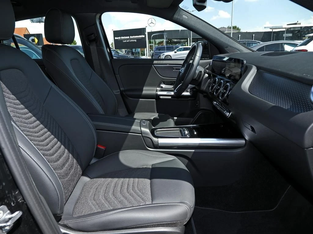 Mercedes-Benz-GLA 200 d-image-12