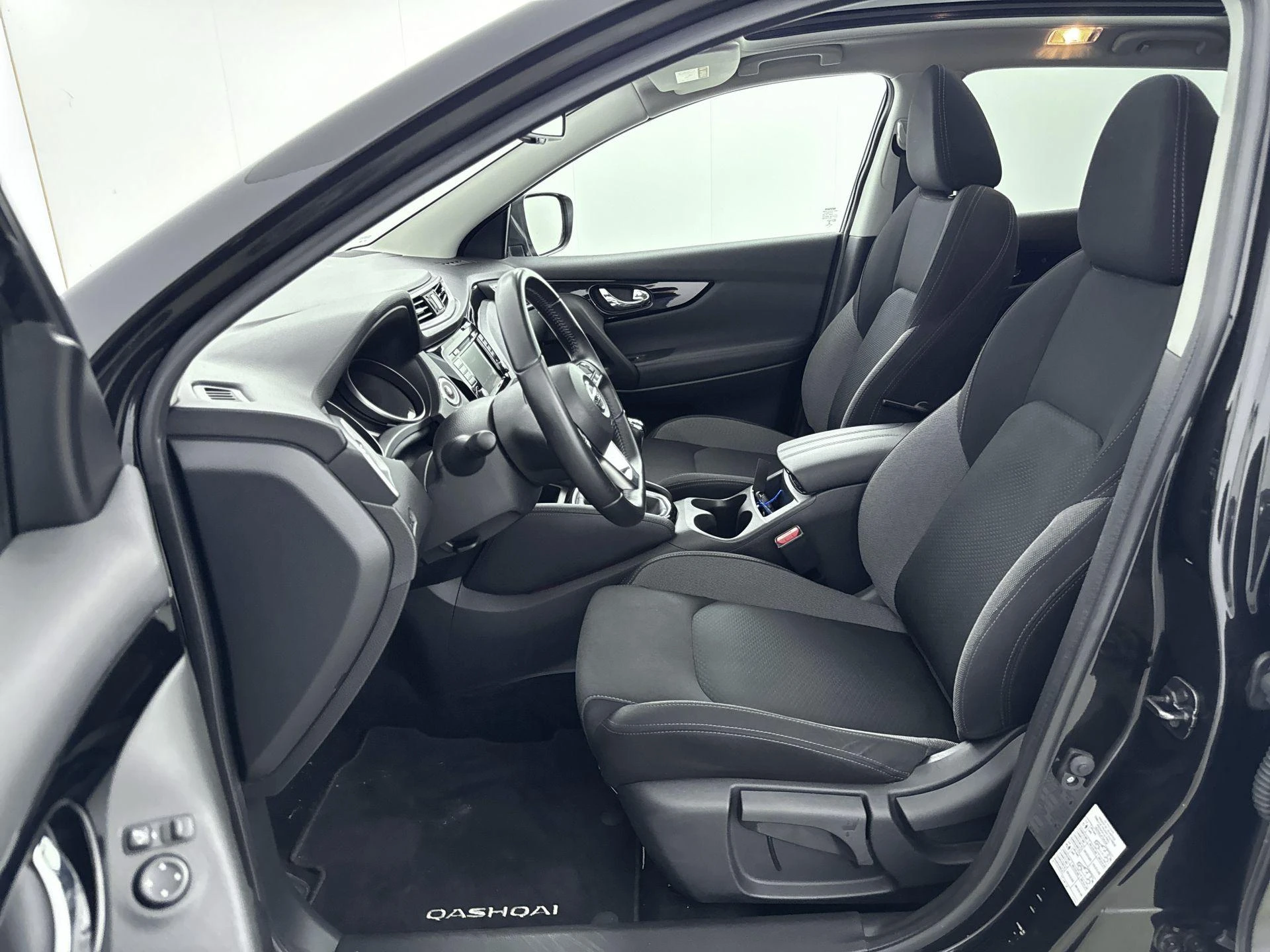 Nissan-QASHQAI-image-24