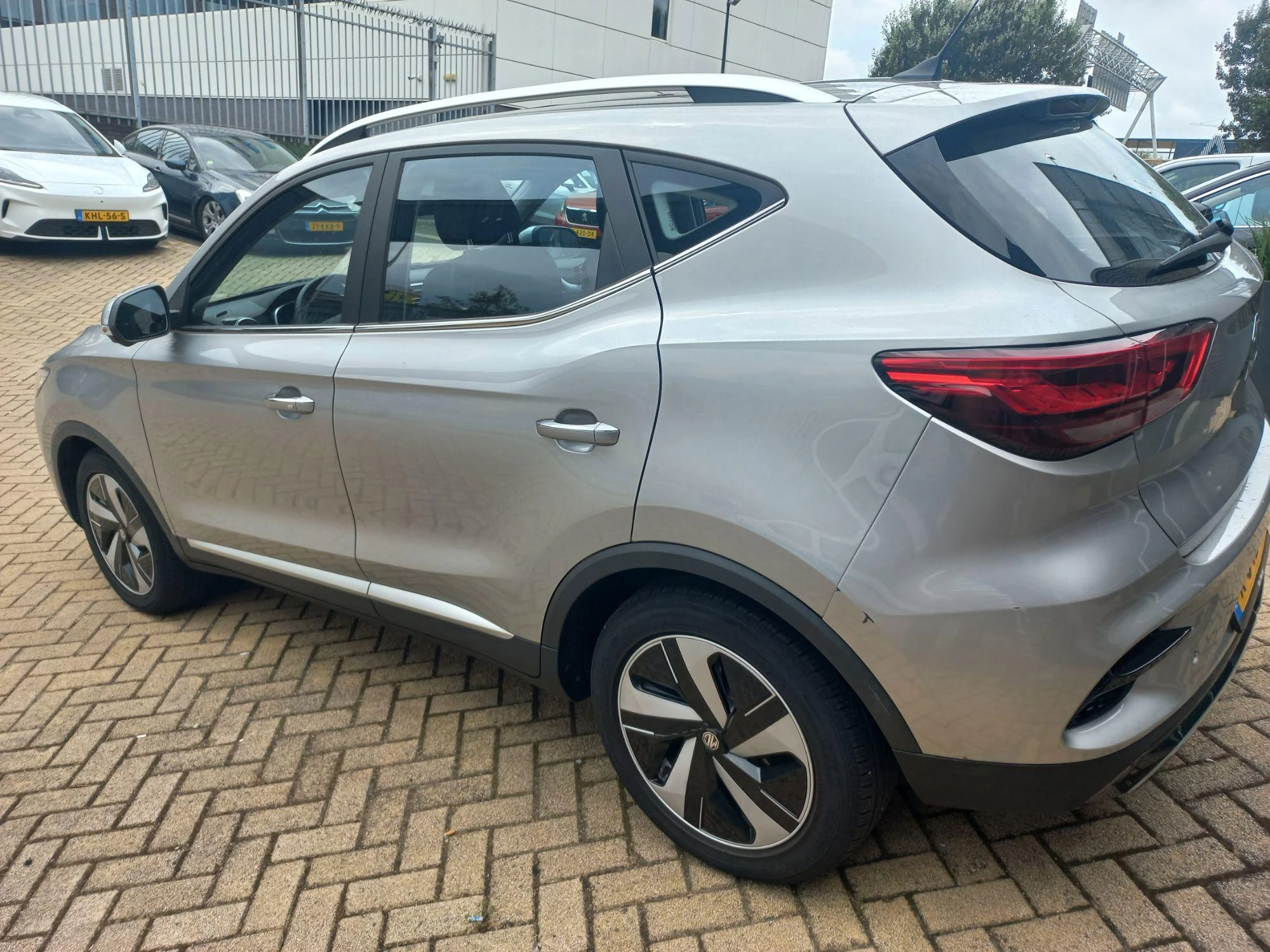MG-ZS EV-image-3
