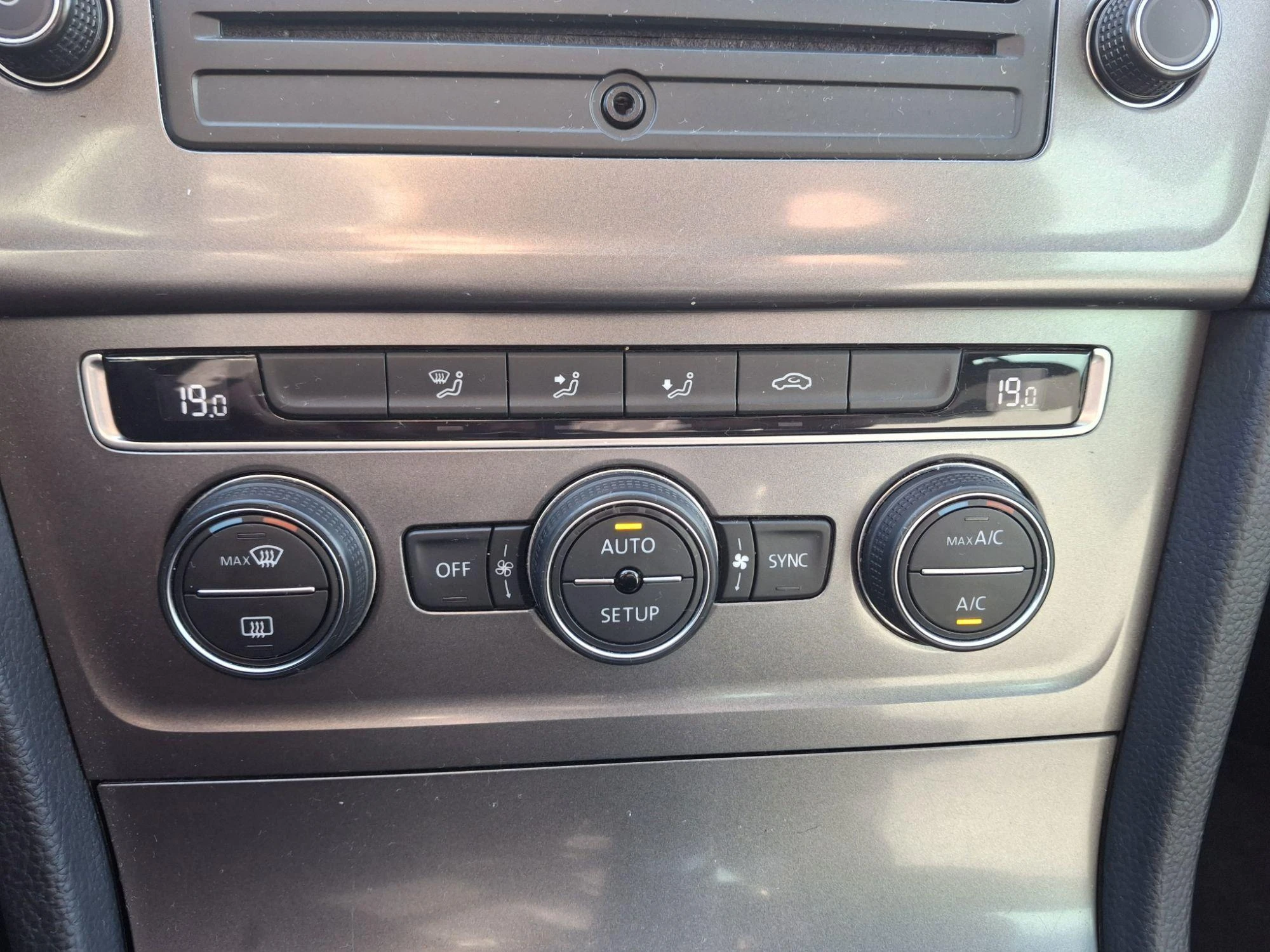 Volkswagen-Golf-image-5