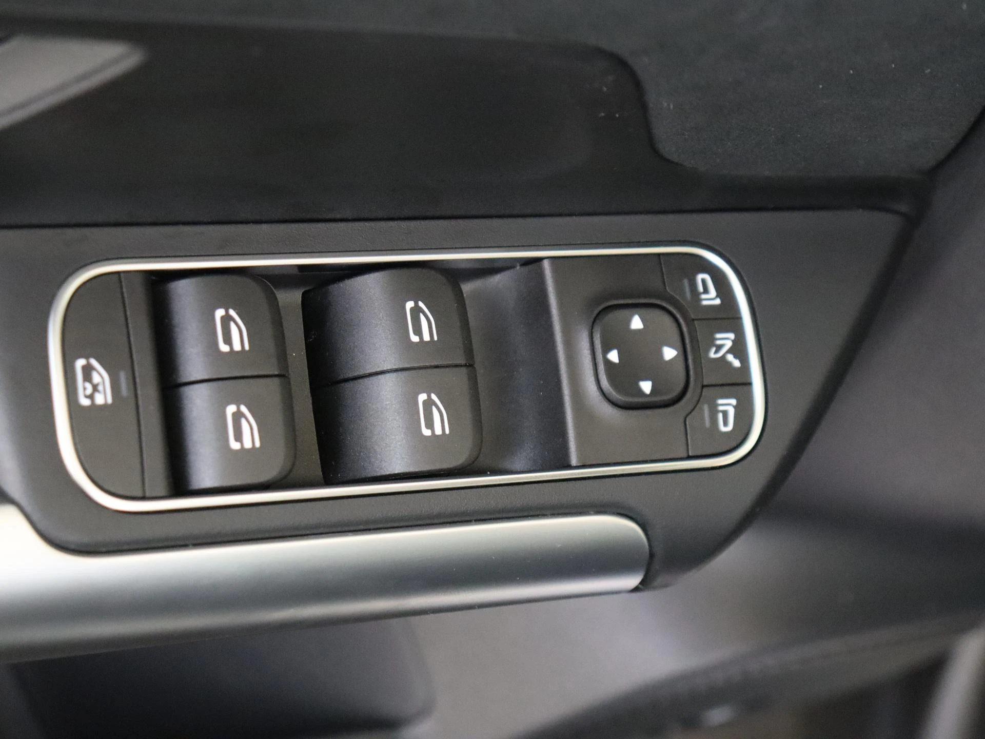 Mercedes-Benz-GLA-image-27