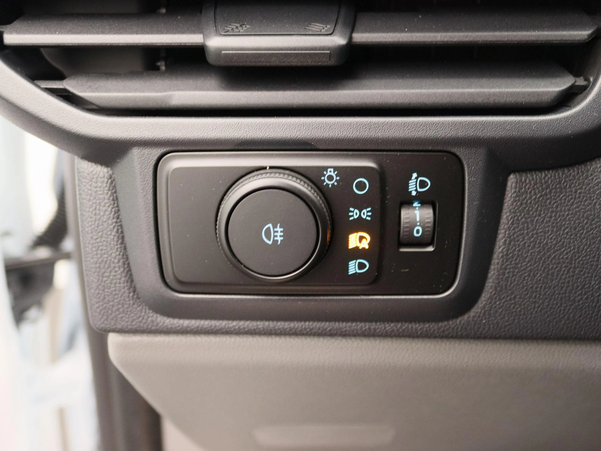 Ford-E-Transit Custom-image-16