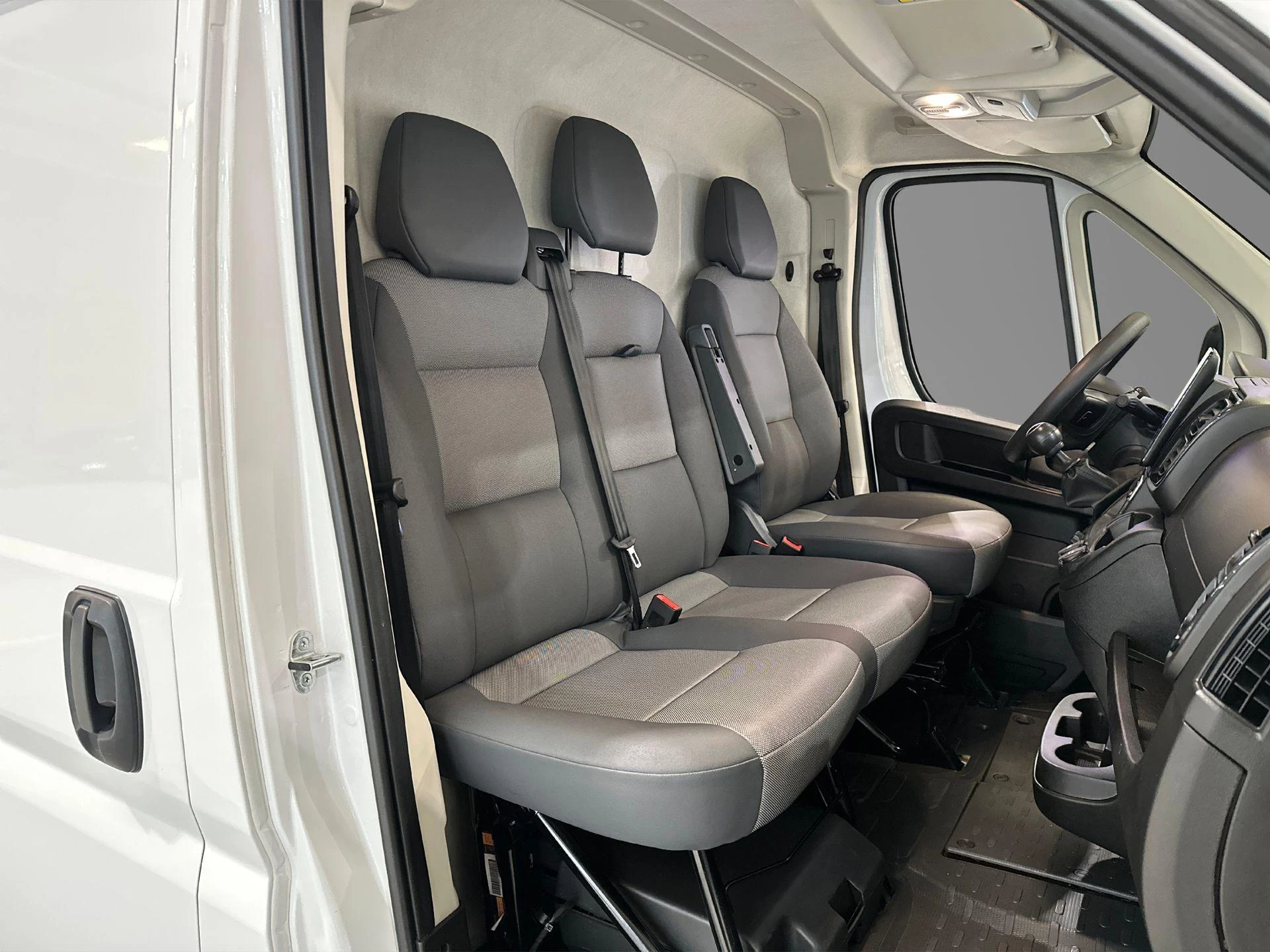 Opel-Movano-image-28