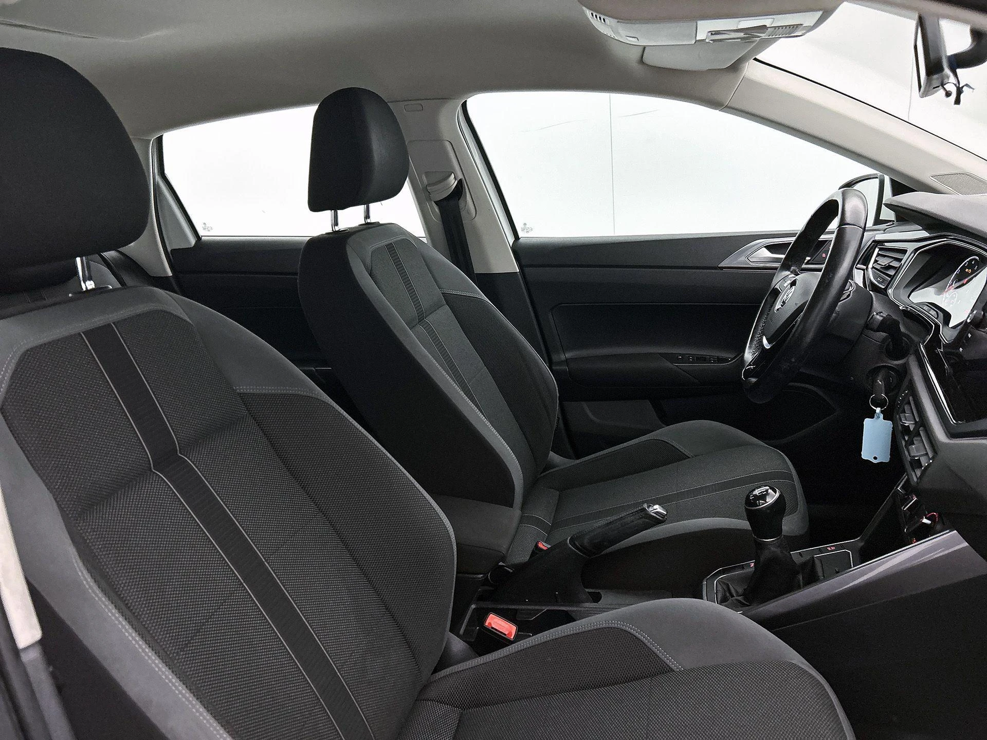 Volkswagen-Polo-image-32
