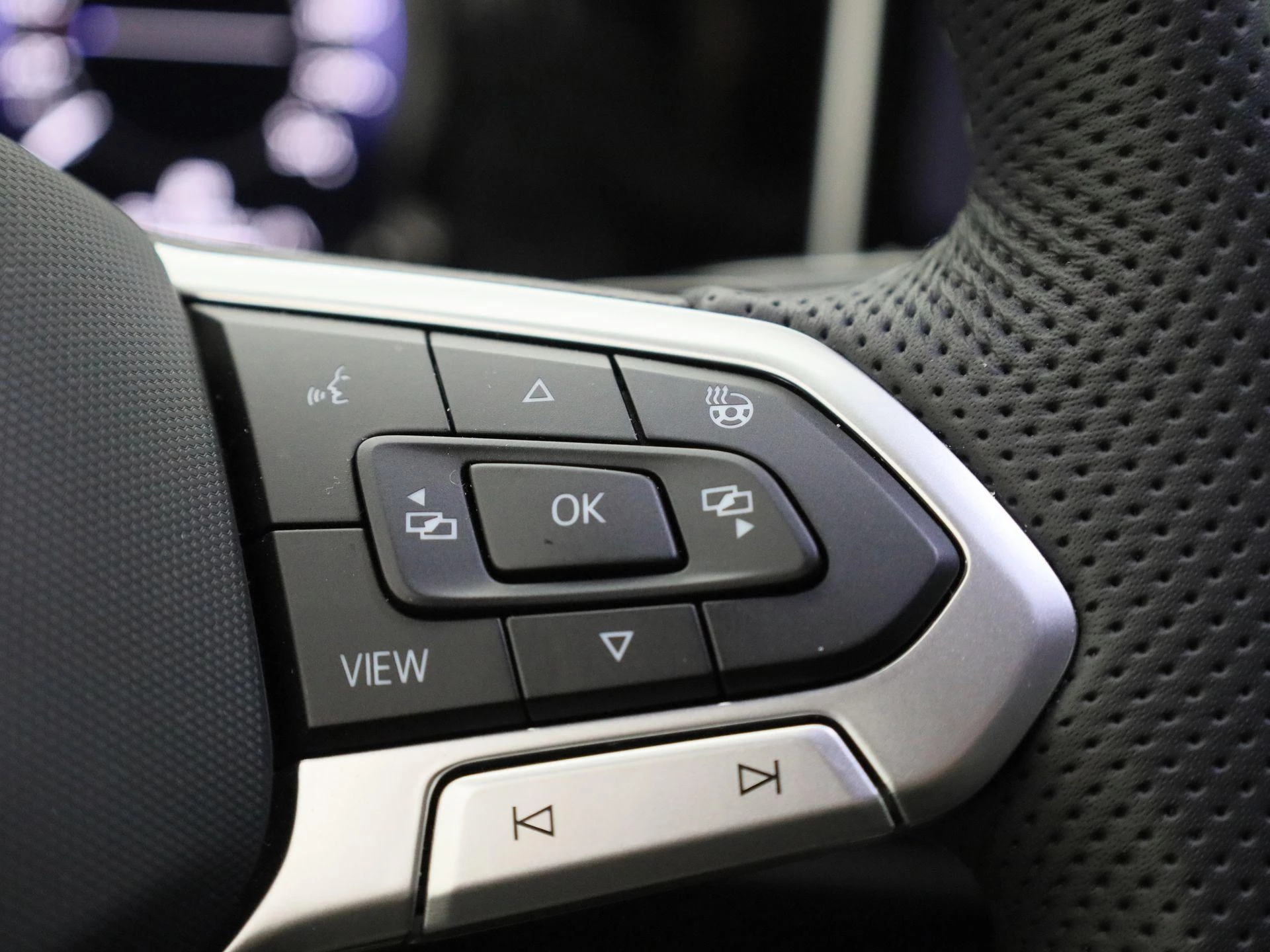 Volkswagen-Golf-image-24