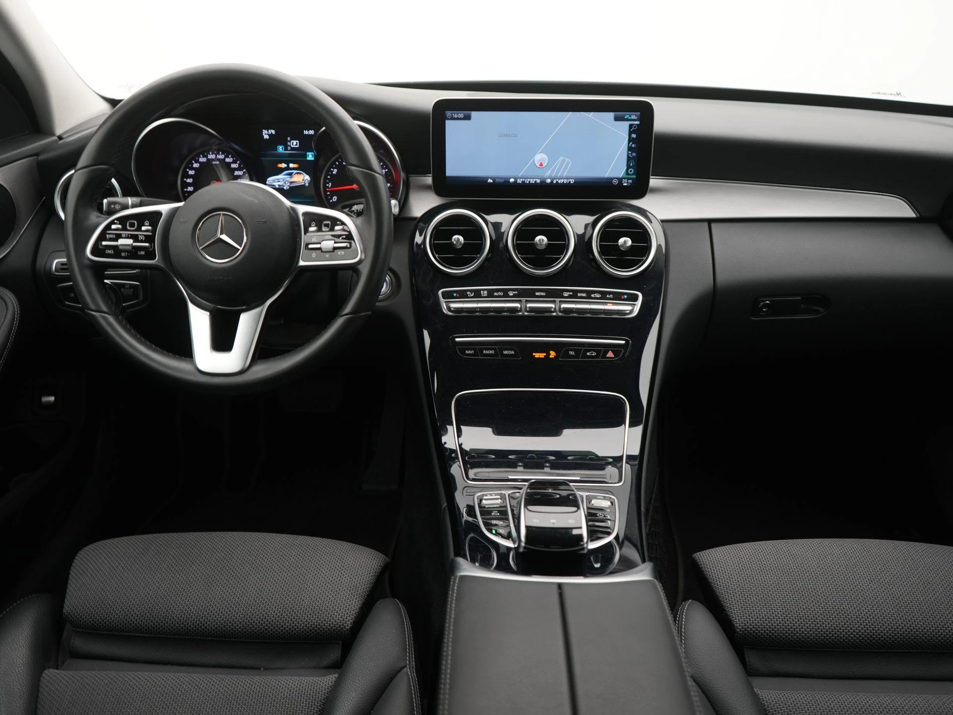 Mercedes-Benz-C-Klasse-image-6