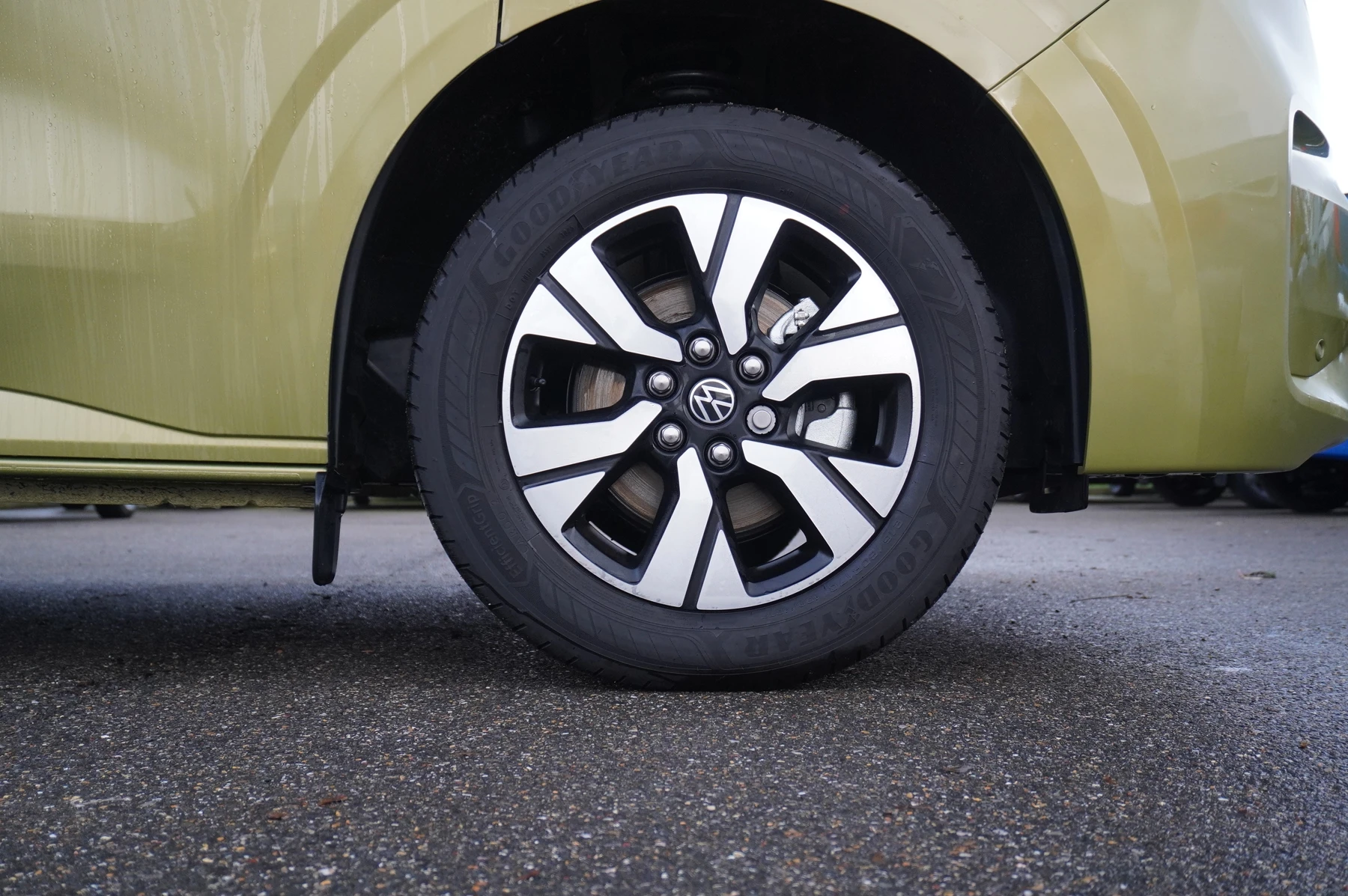 Volkswagen-Transporter-image-22