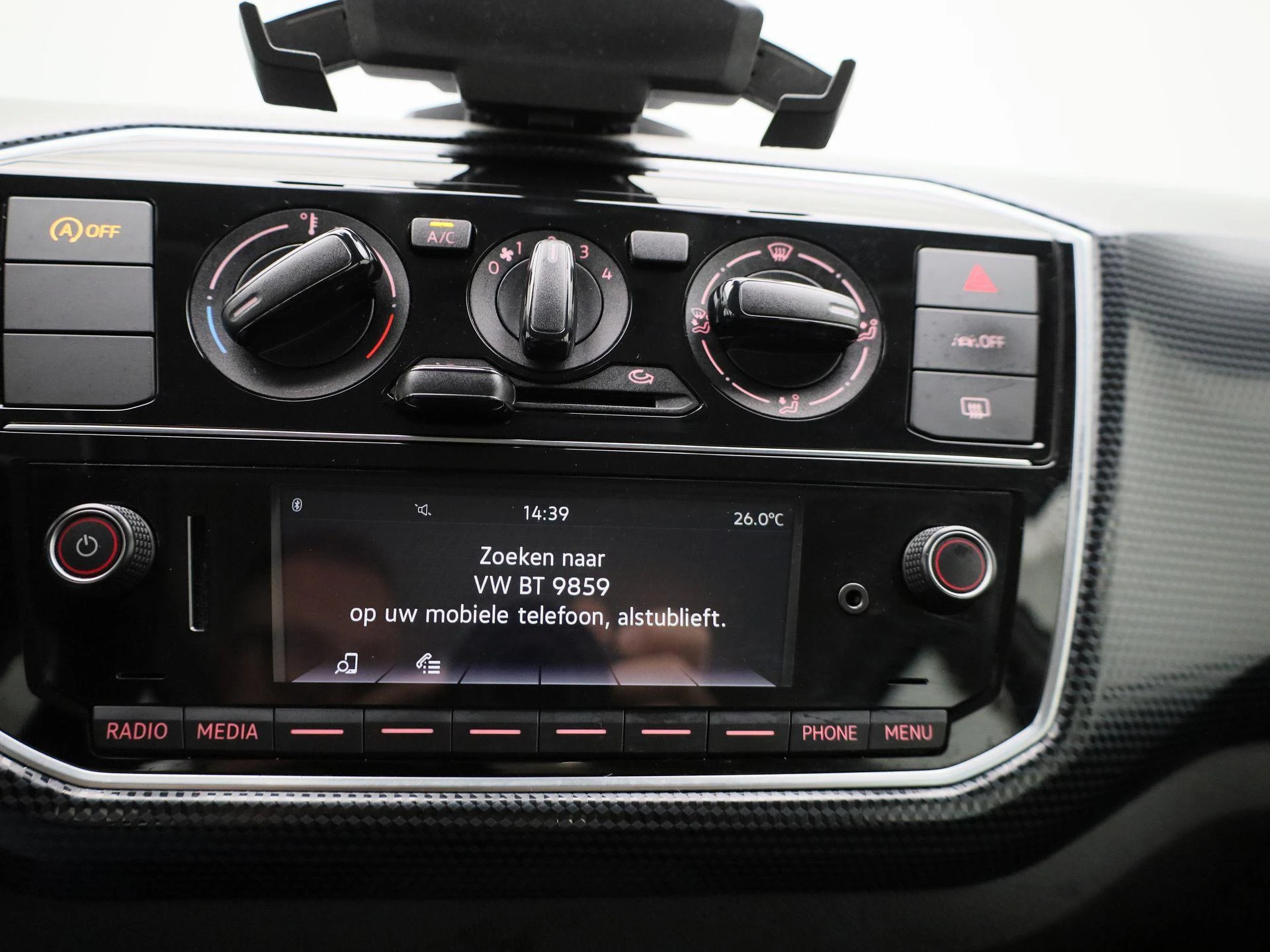Volkswagen-up!-image-18