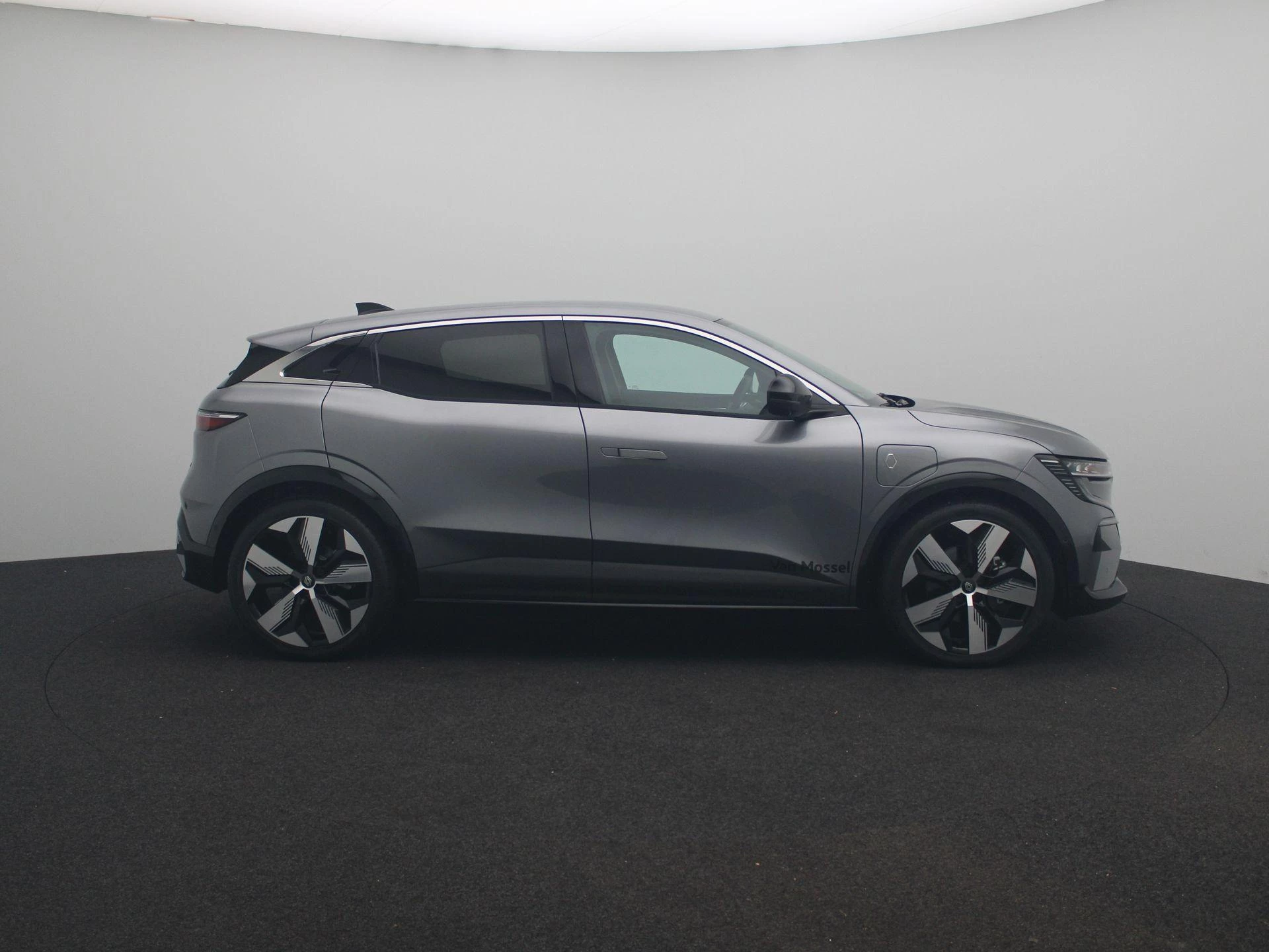 Renault-Megane E-Tech-image-5