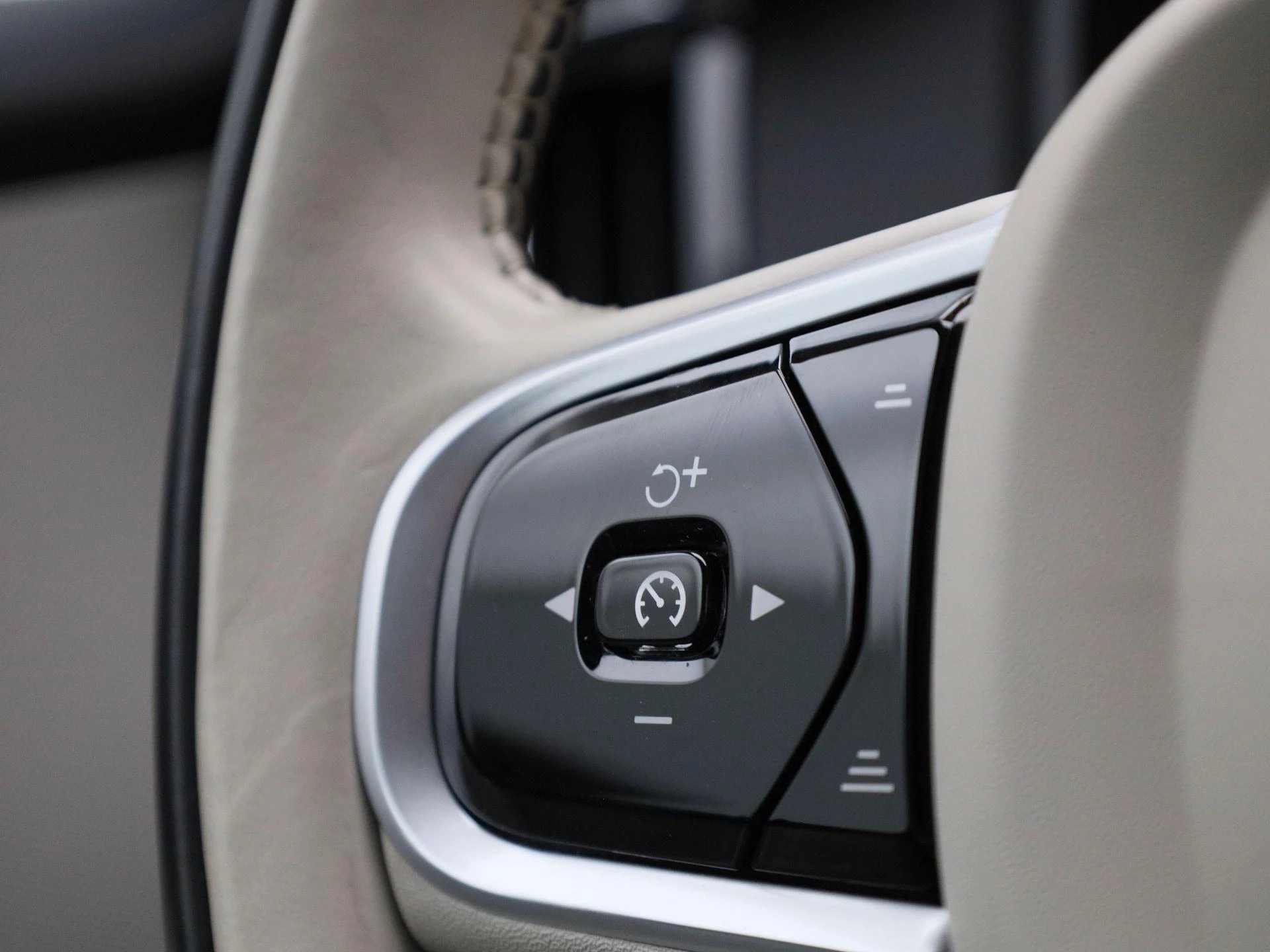 Volvo-V90-image-18