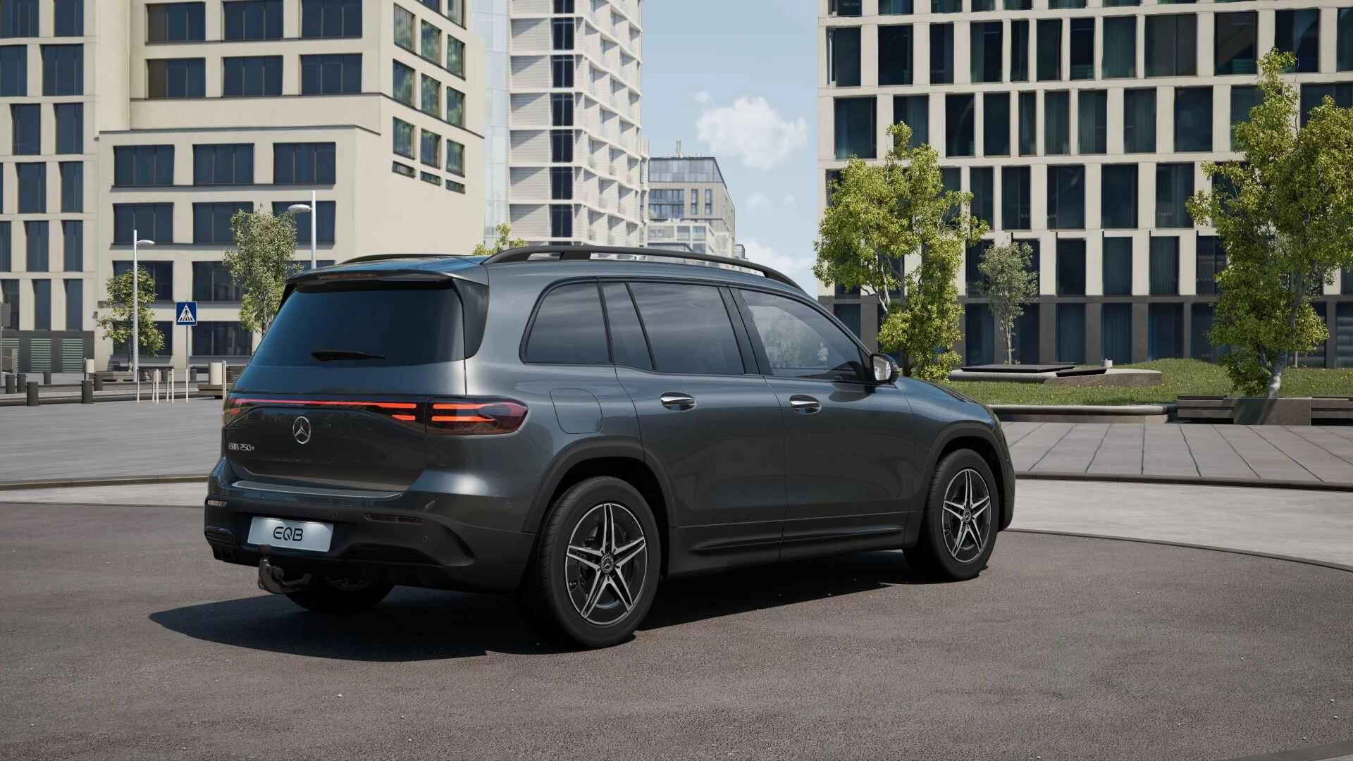 Mercedes-Benz-EQB-image-1