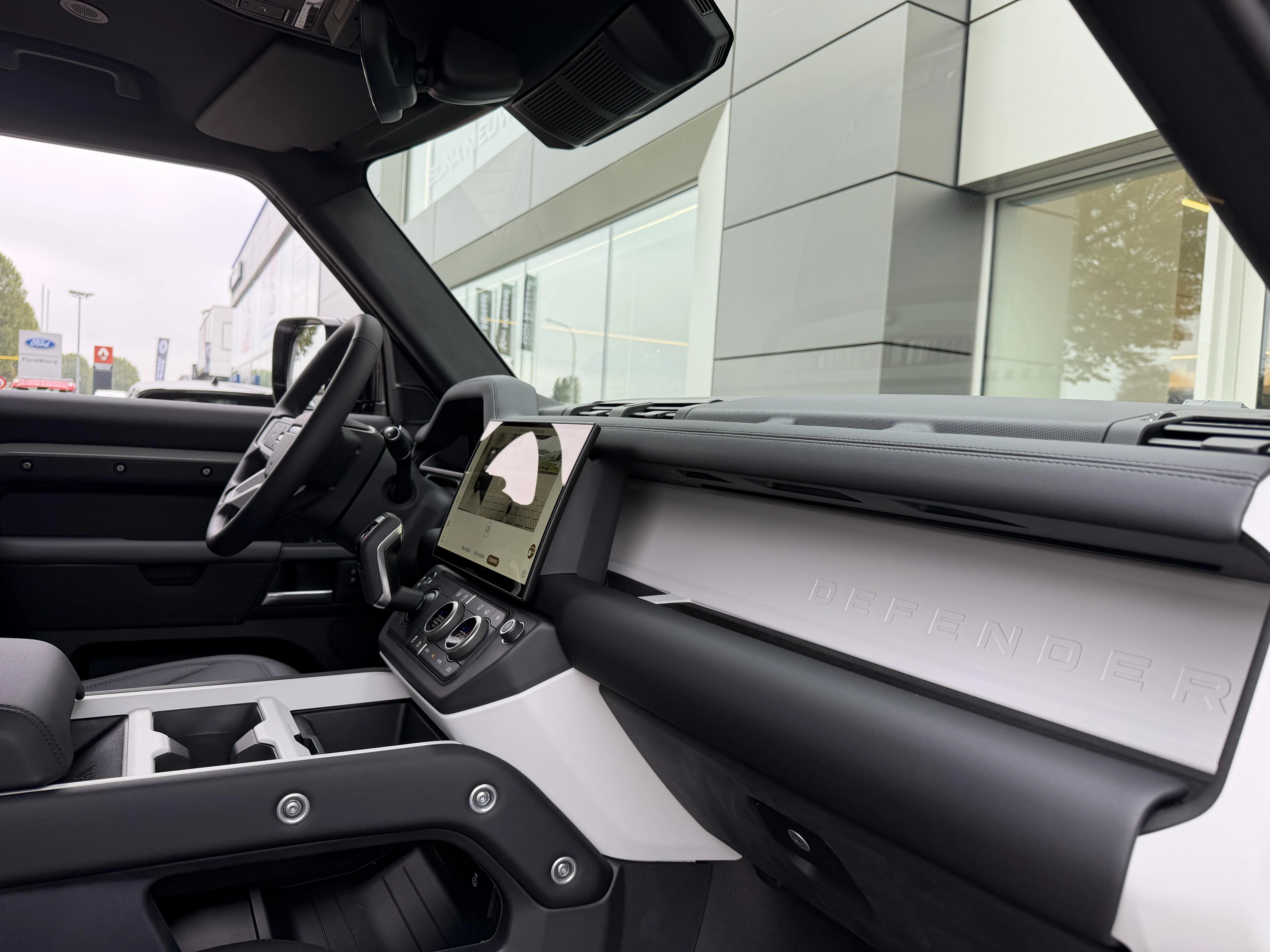 Land Rover-Defender-image-25