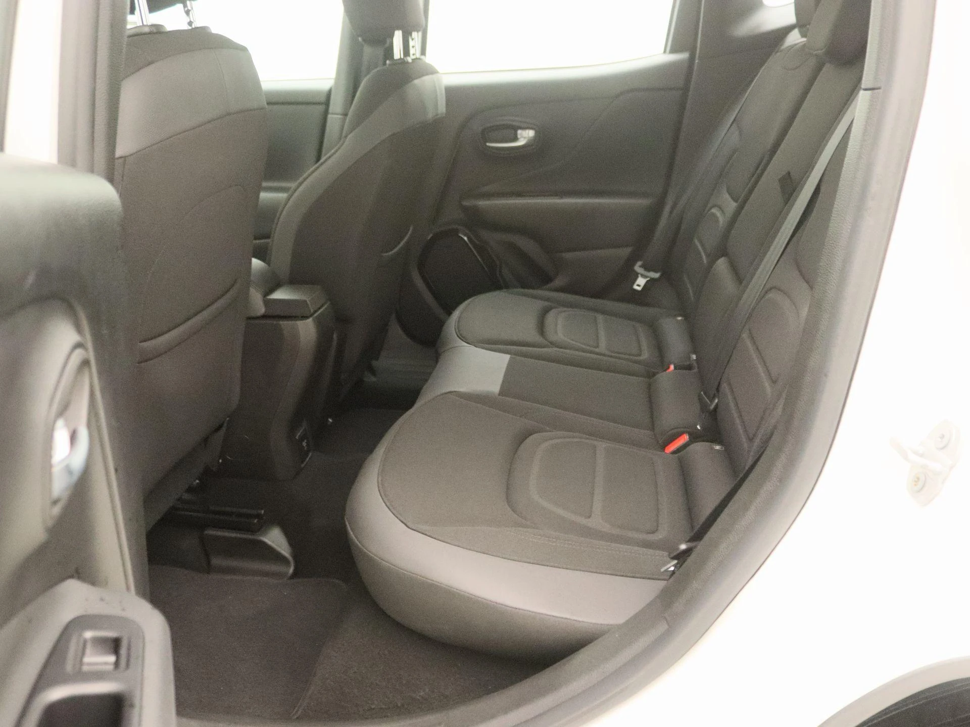 Jeep-Renegade-image-10