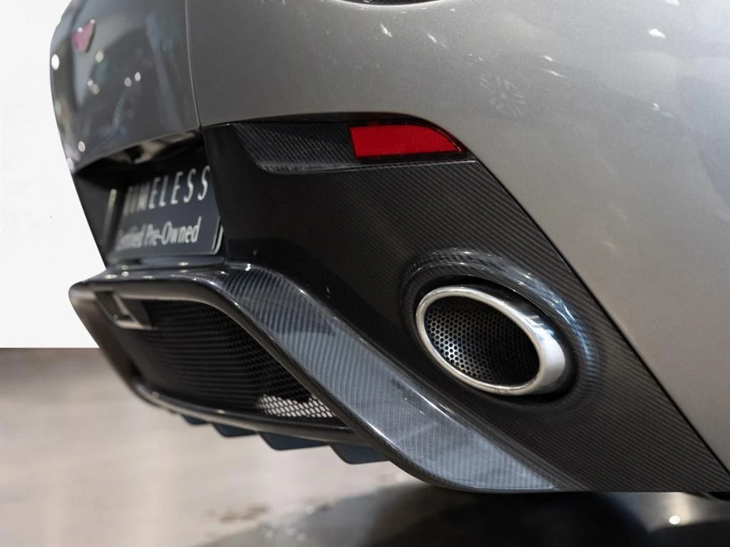 Aston Martin-V12 Vantage-image-18