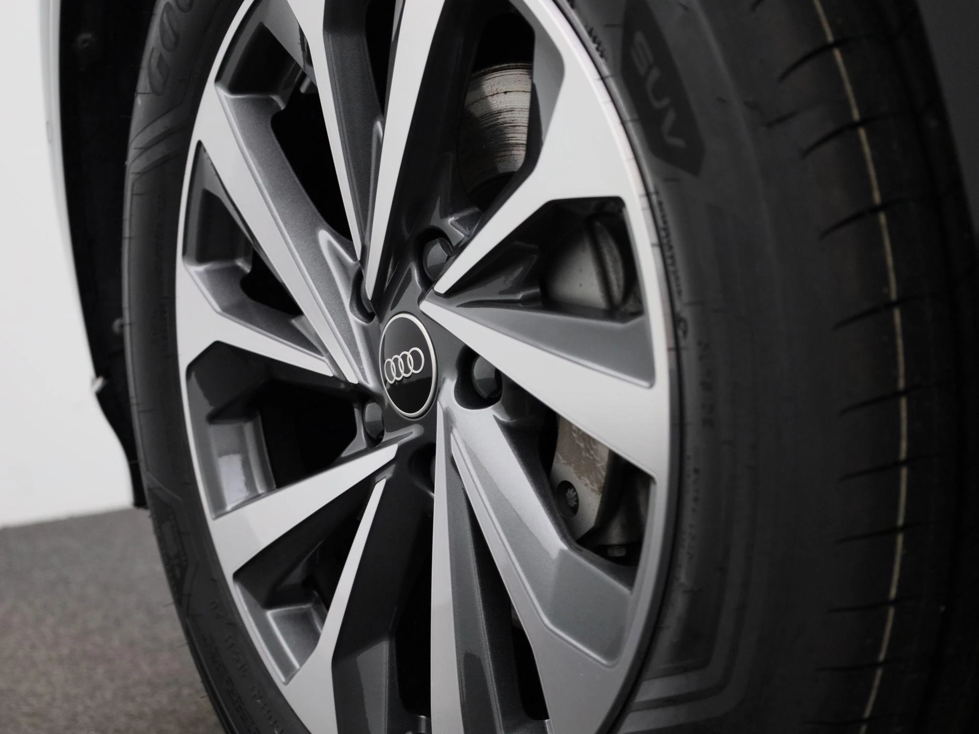 Audi-Q6 e-tron-image-49