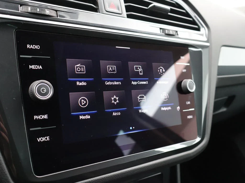 Volkswagen-Tiguan-image-16