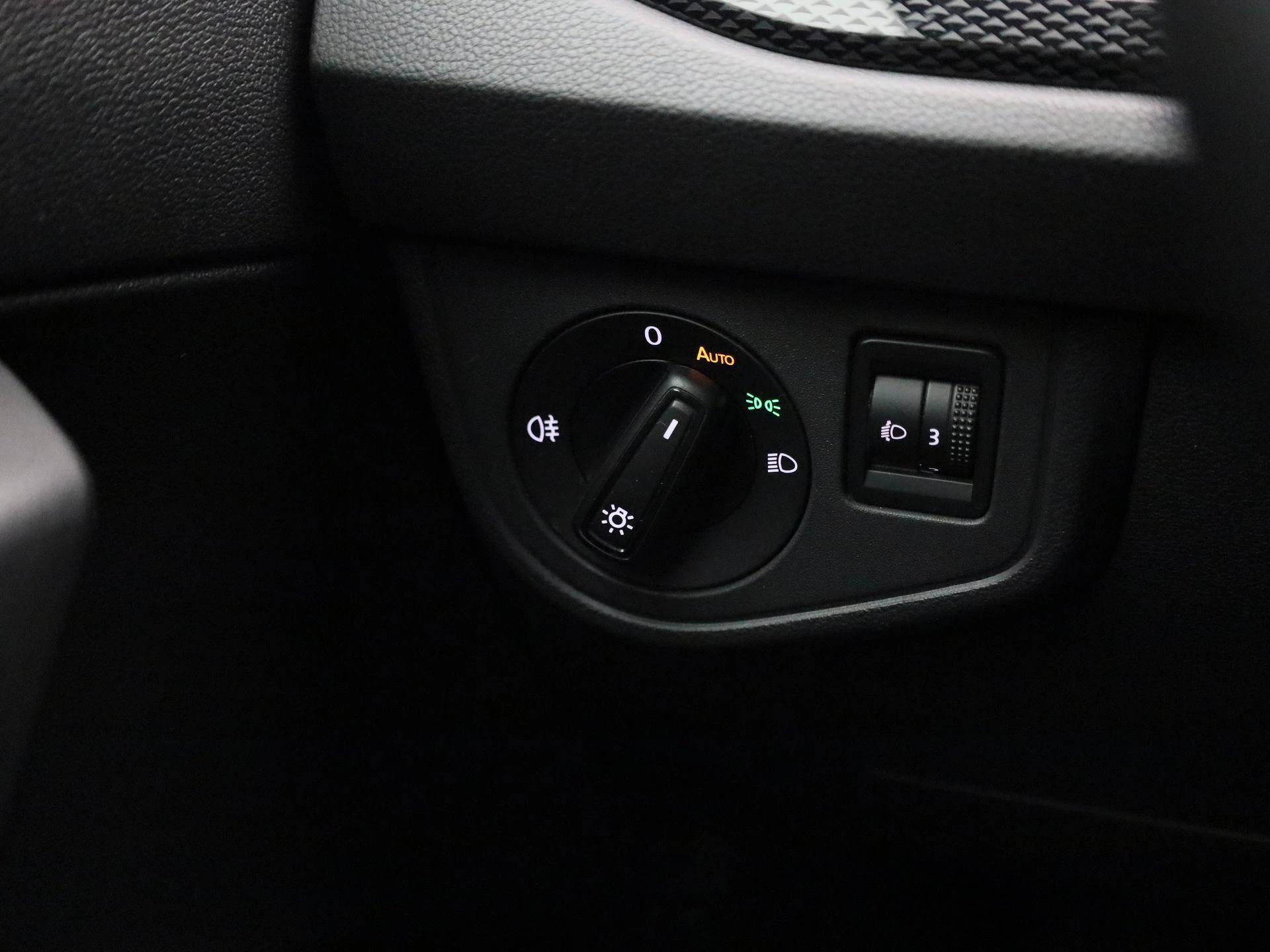 Volkswagen-Polo-image-18