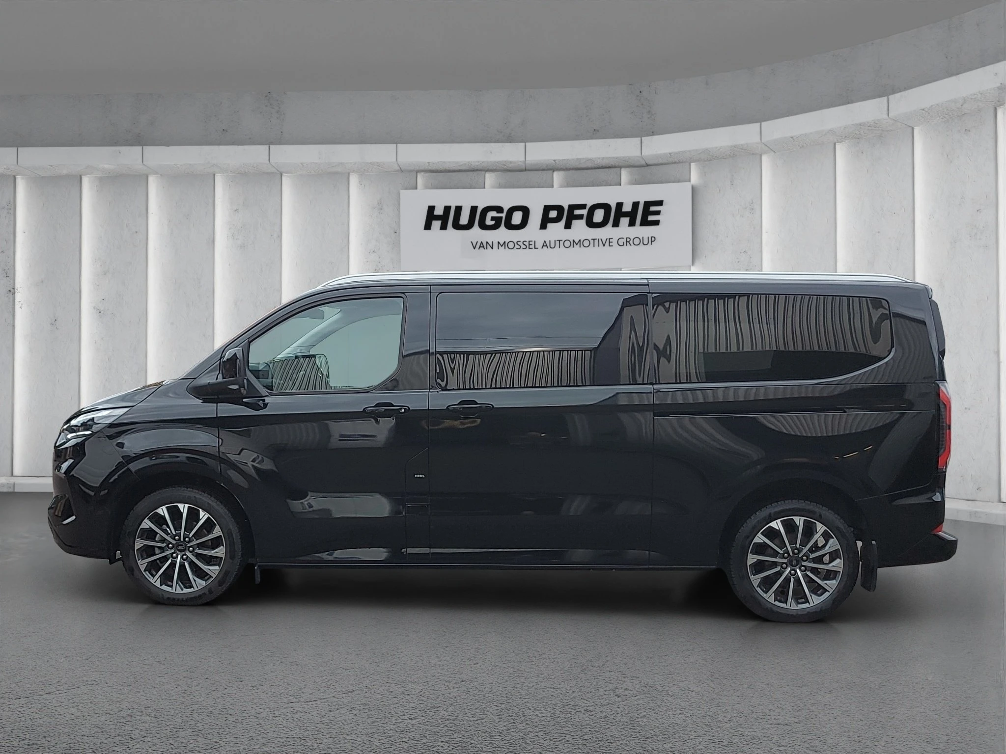 Ford-Tourneo Custom-image-1