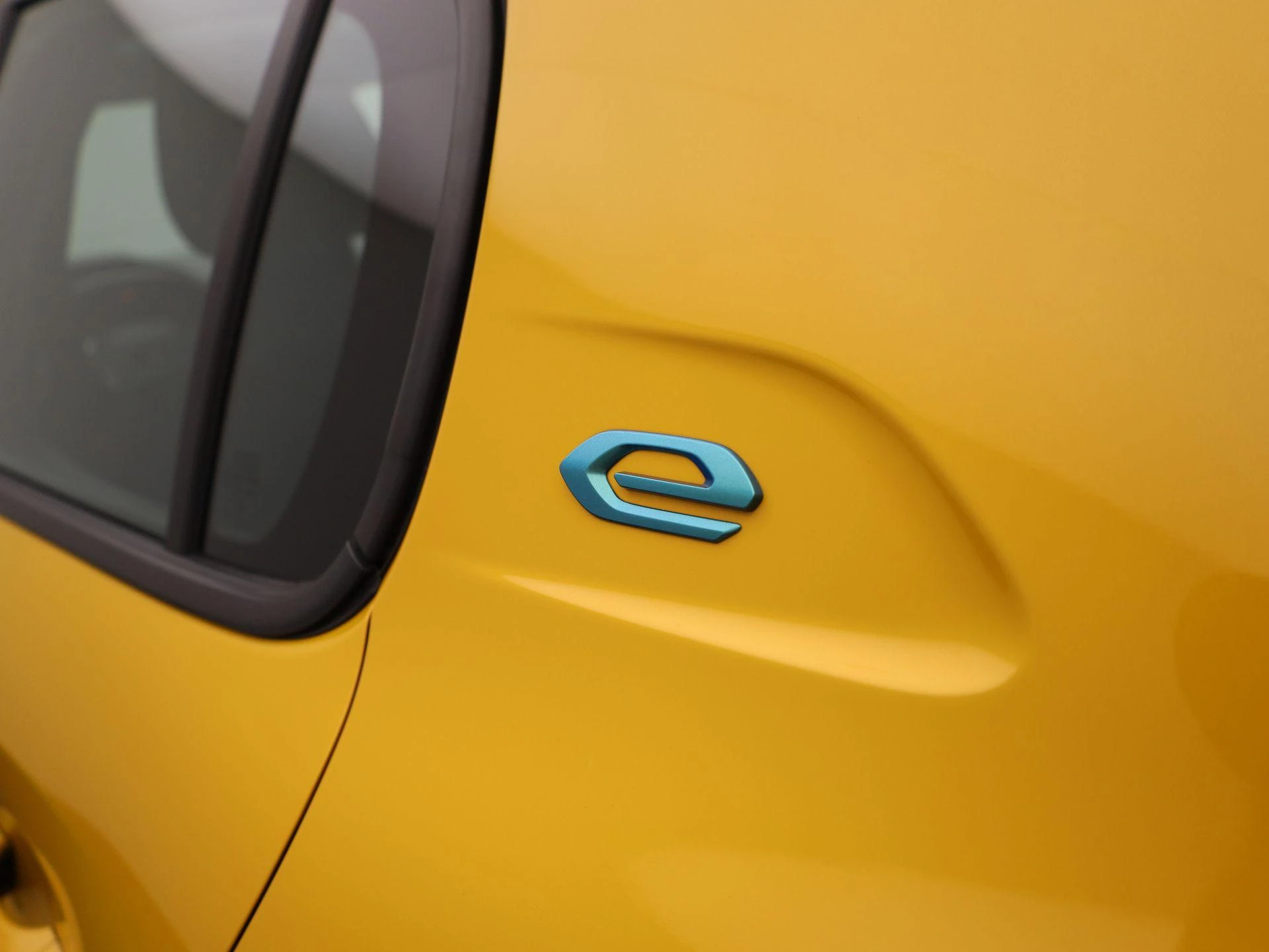Peugeot-e-208-image-30