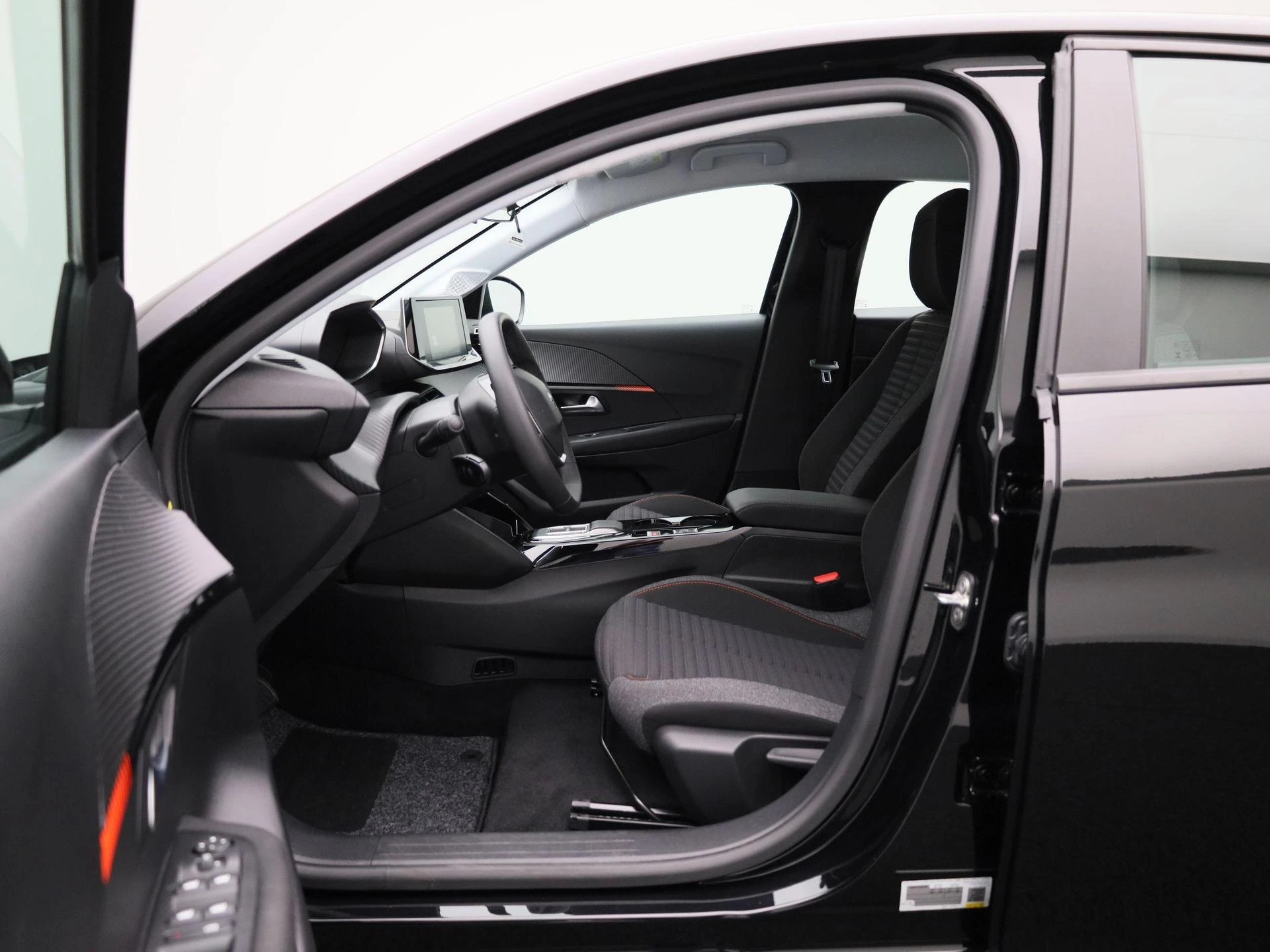 Peugeot-e-208-image-7
