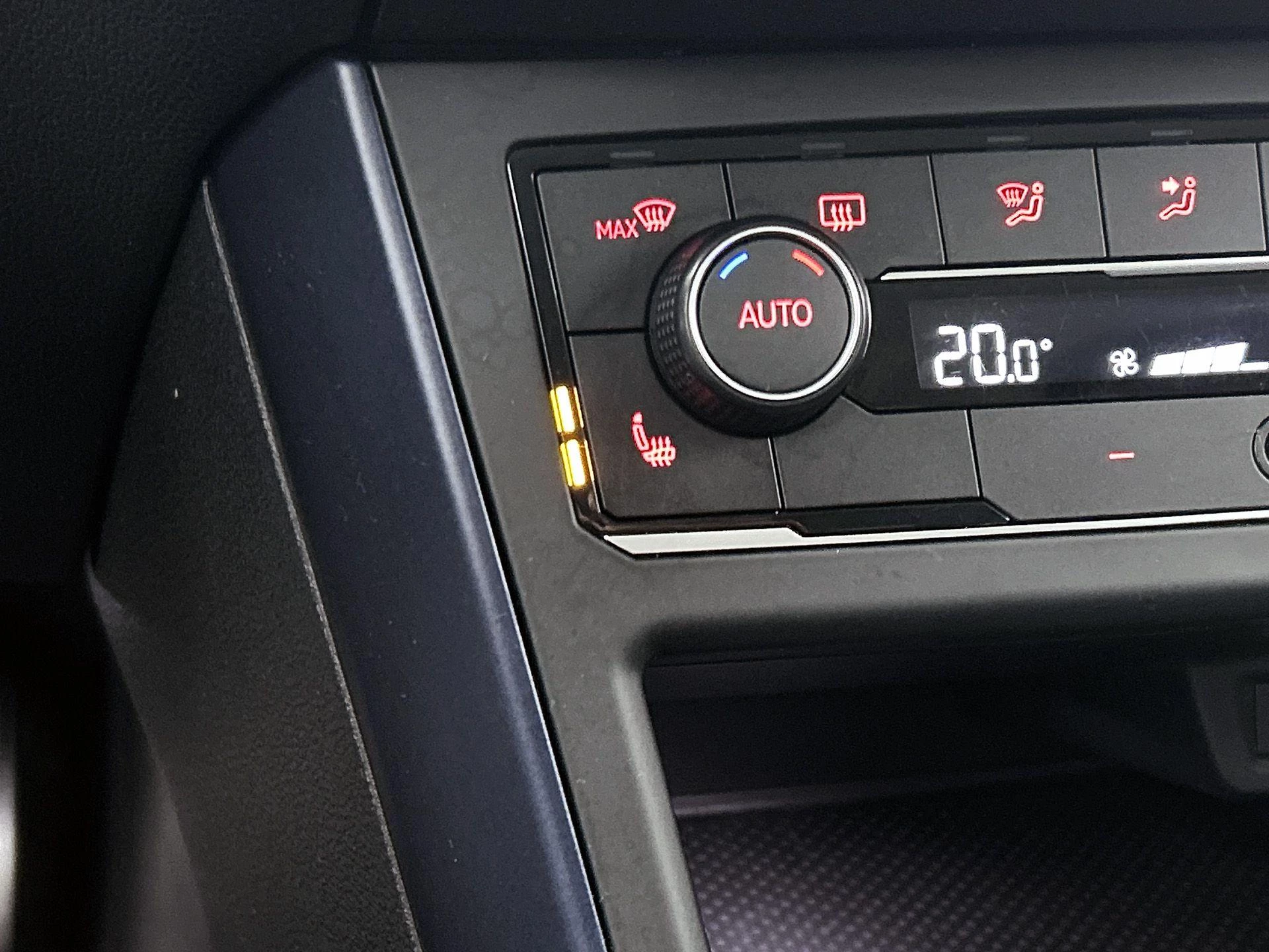 Volkswagen-Polo-image-7