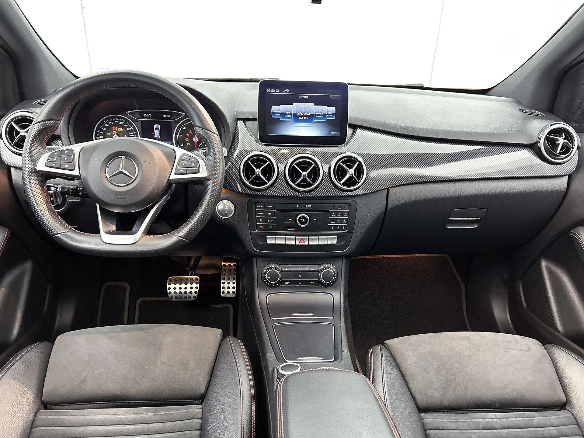 Mercedes-Benz-B-Klasse-image-23