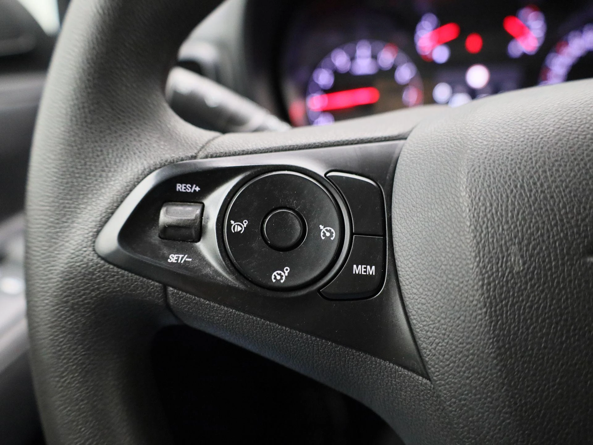 Opel-Combo Life-image-16
